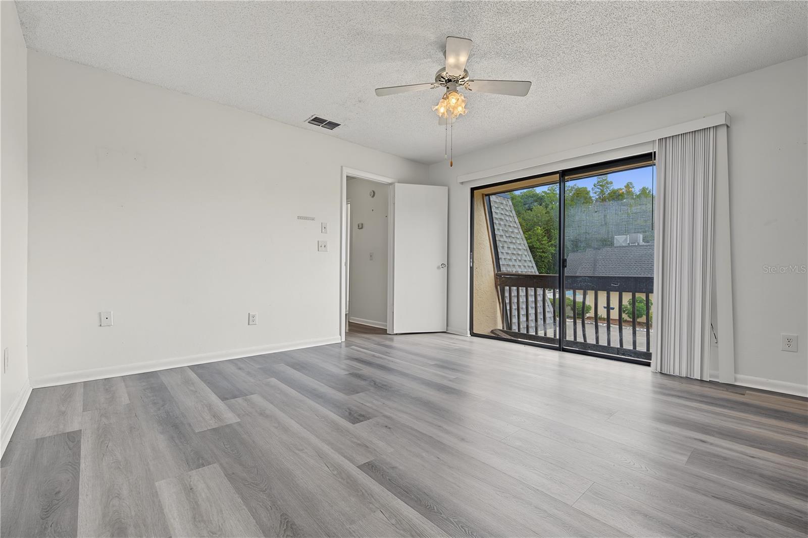 8119 OAK TRACE WAY #C — photo 17