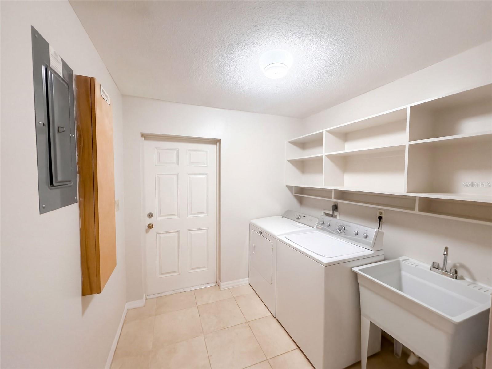 2716 CHARLESTON DR — photo 11
