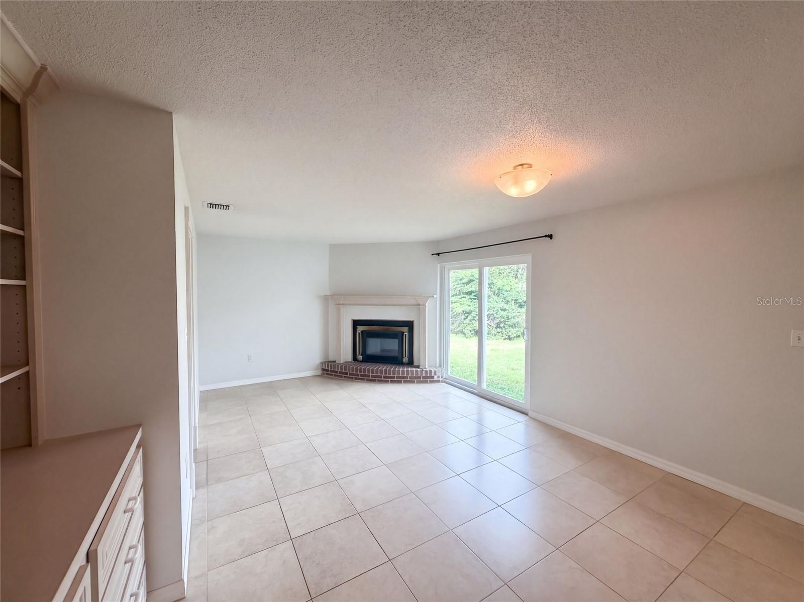 2716 CHARLESTON DR — photo 13