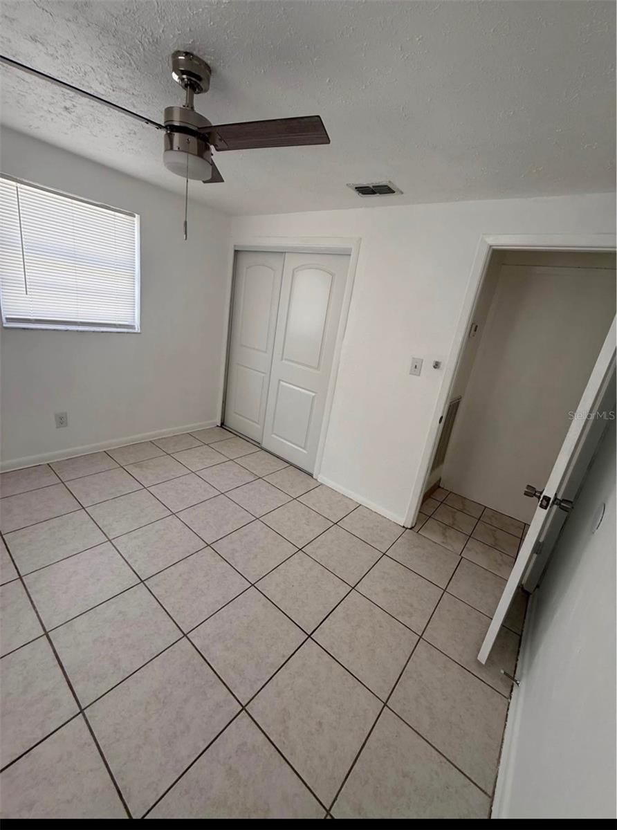 7210 N HUBERT AVE — photo 7