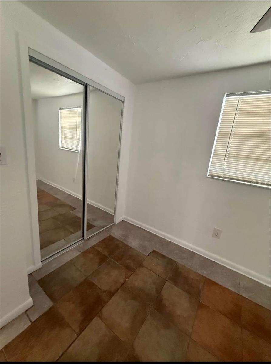 7210 N HUBERT AVE — photo 10
