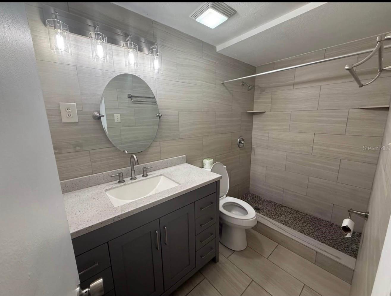 7210 N HUBERT AVE — photo 11