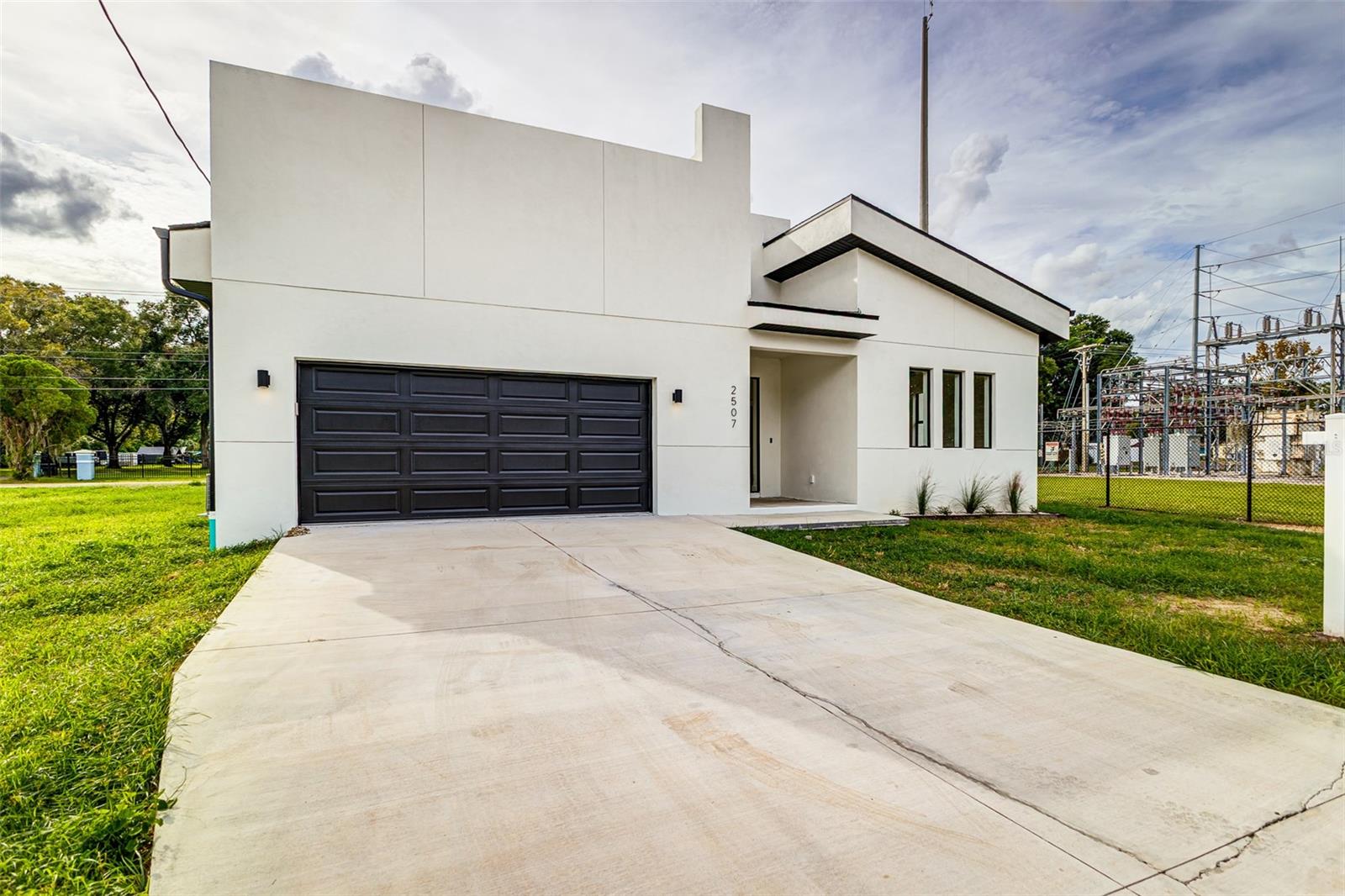2507 FAIRVIEW AVE — photo 3