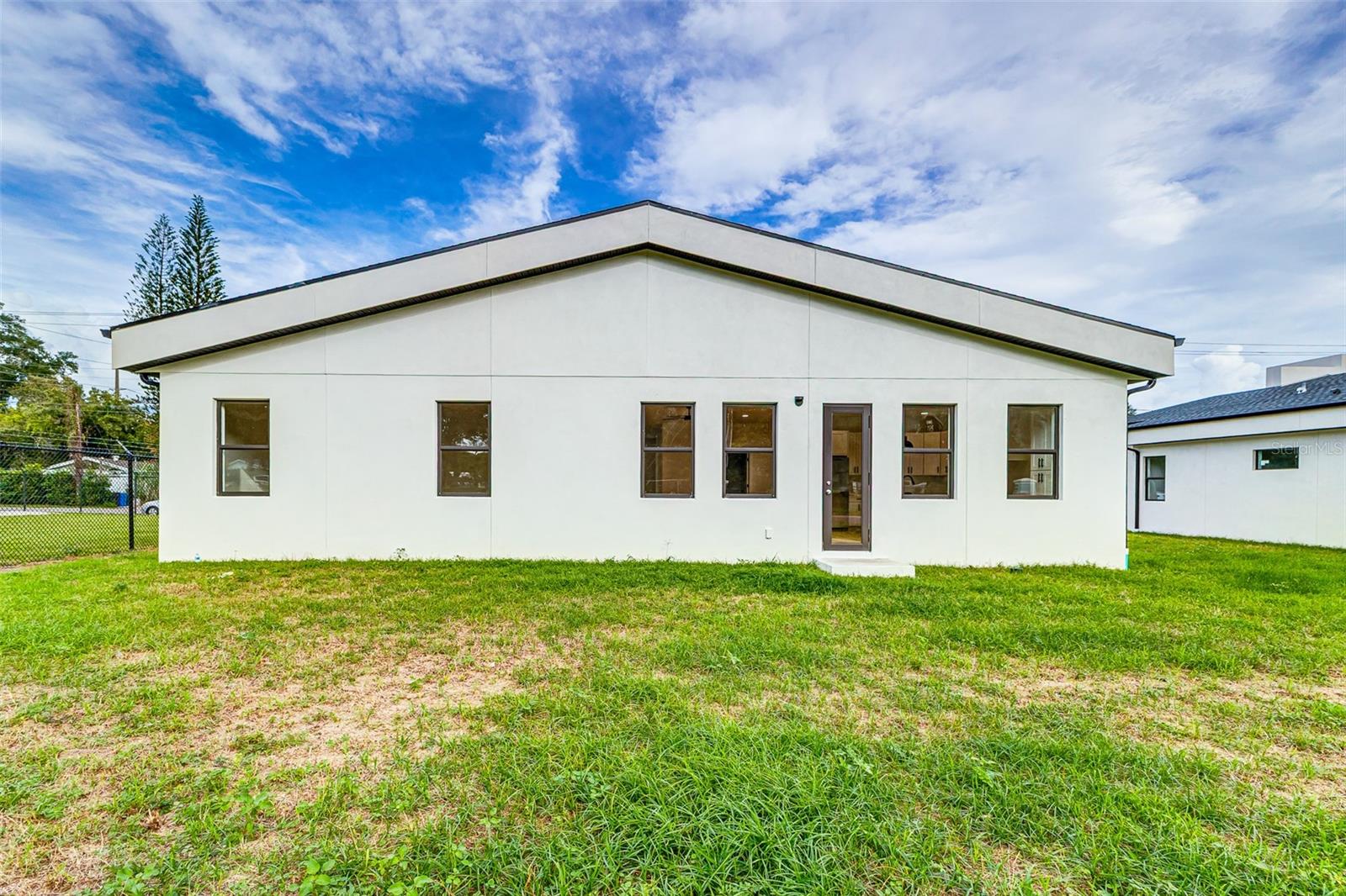 2507 FAIRVIEW AVE — photo 43