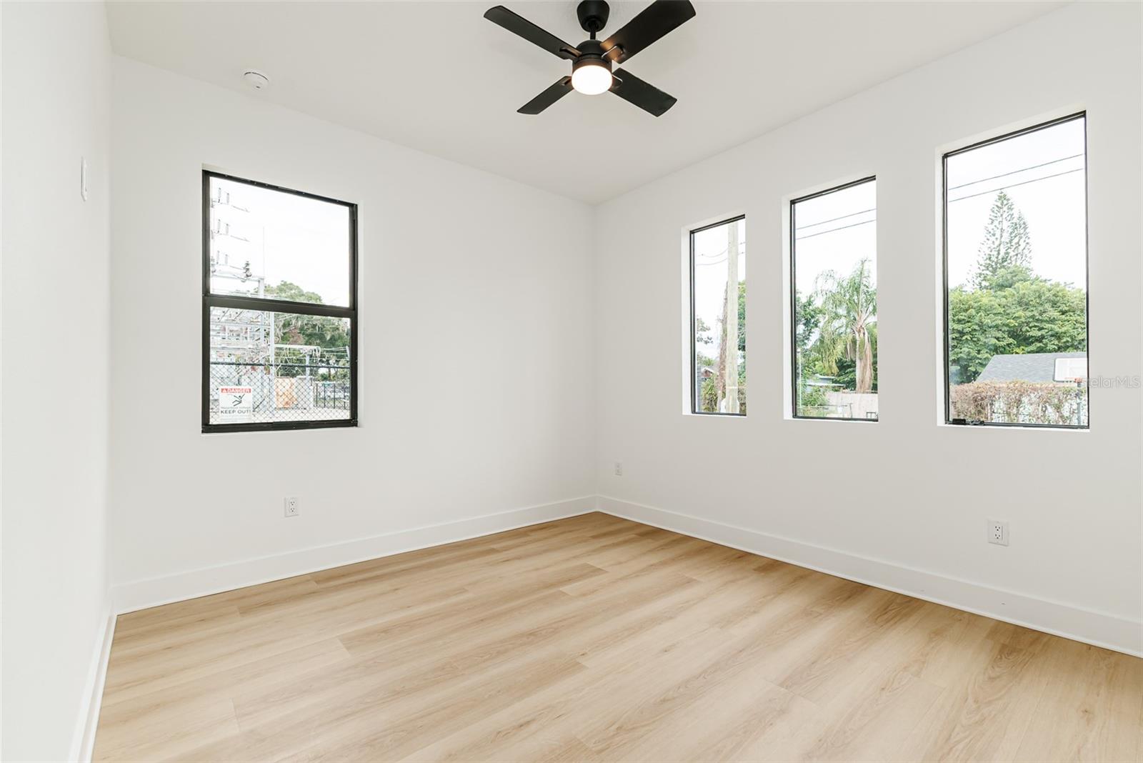 2507 FAIRVIEW AVE — photo 37