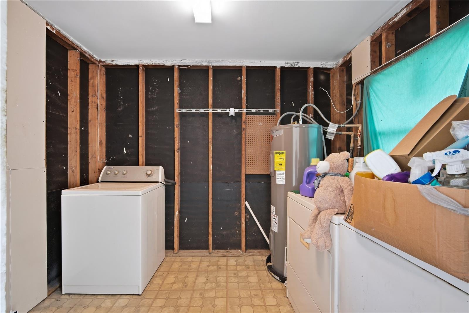 2112 E NEDRO RD — photo 15