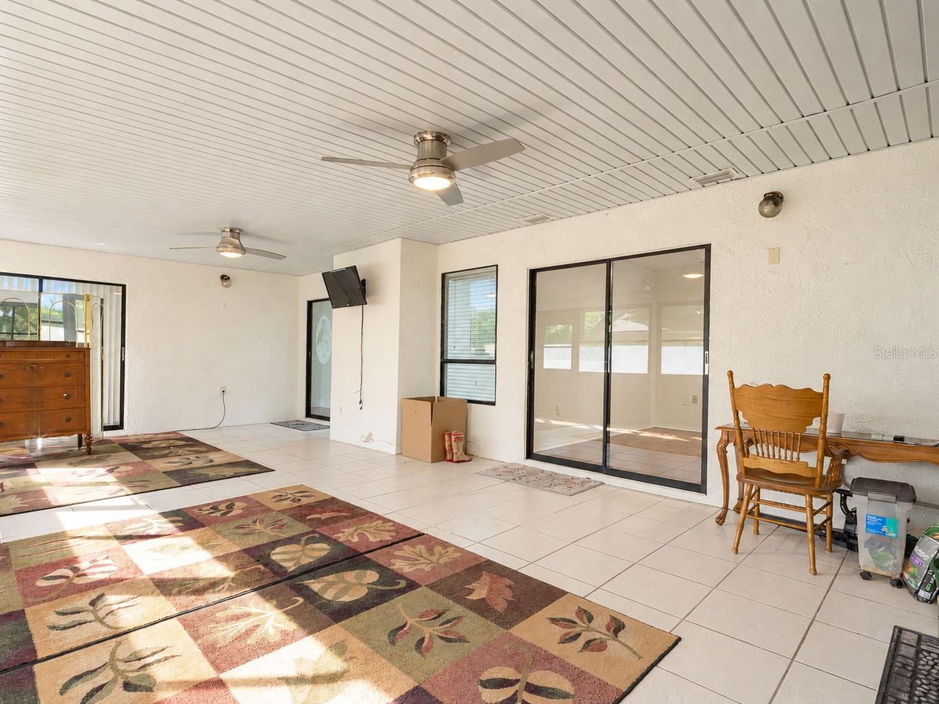 119 PARKSIDE COLONY DR — photo 36