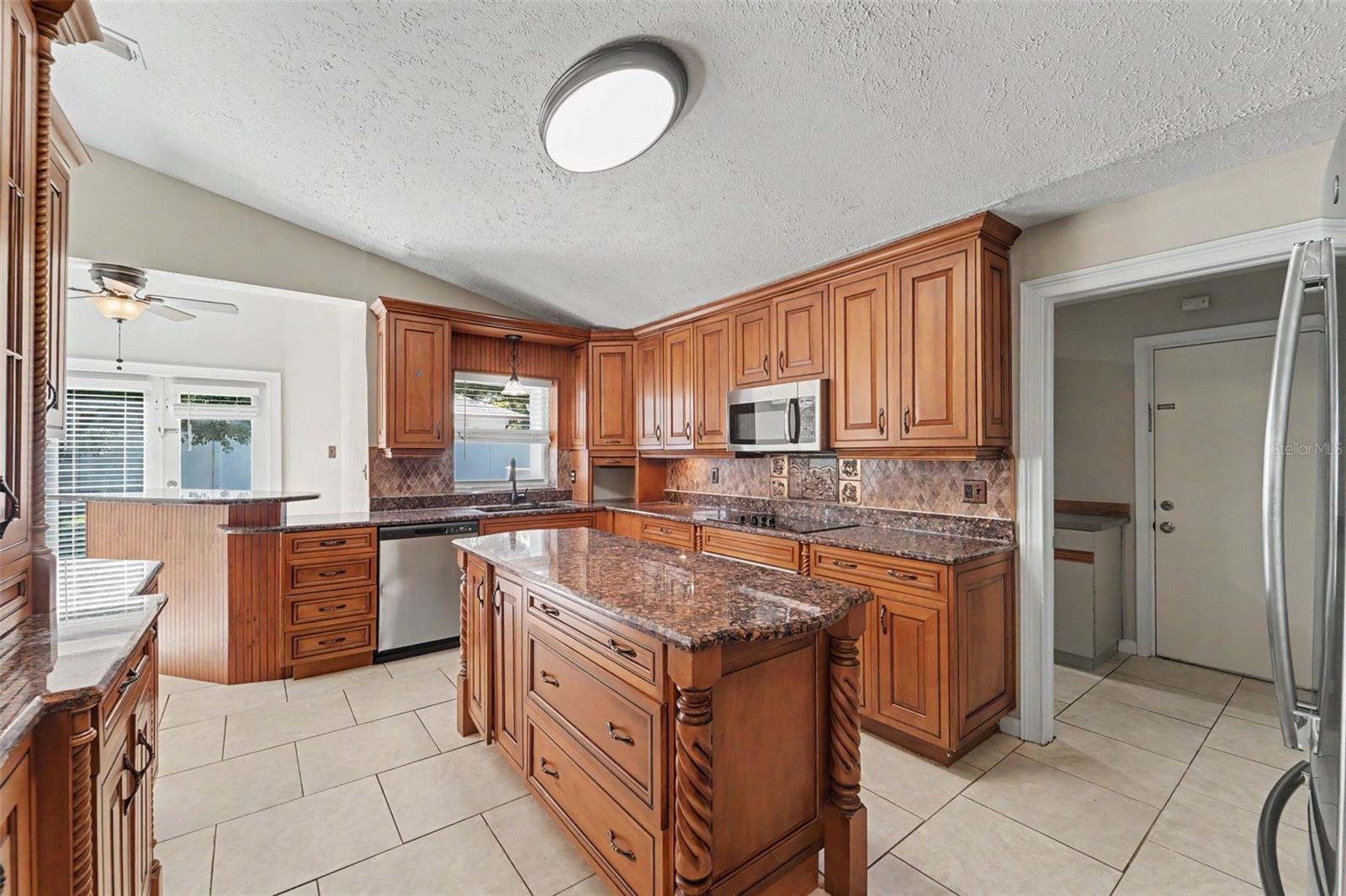 8807 WELLESLY CT — photo 13