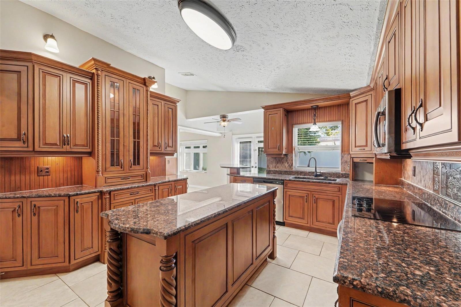 8807 WELLESLY CT — photo 12