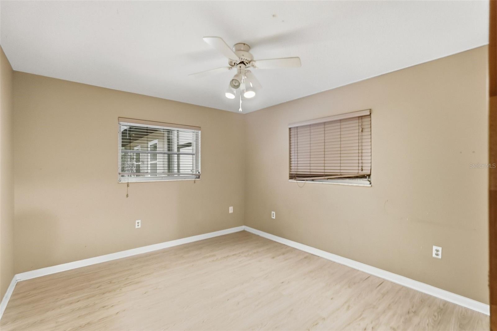 1411 52 ST E — photo 16