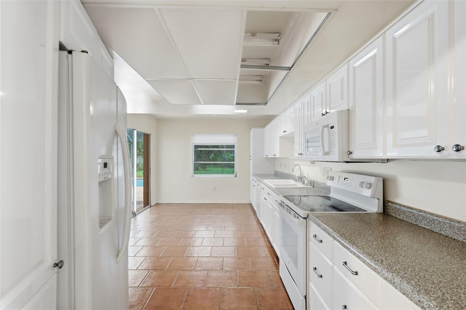 1411 52 ST E — photo 10