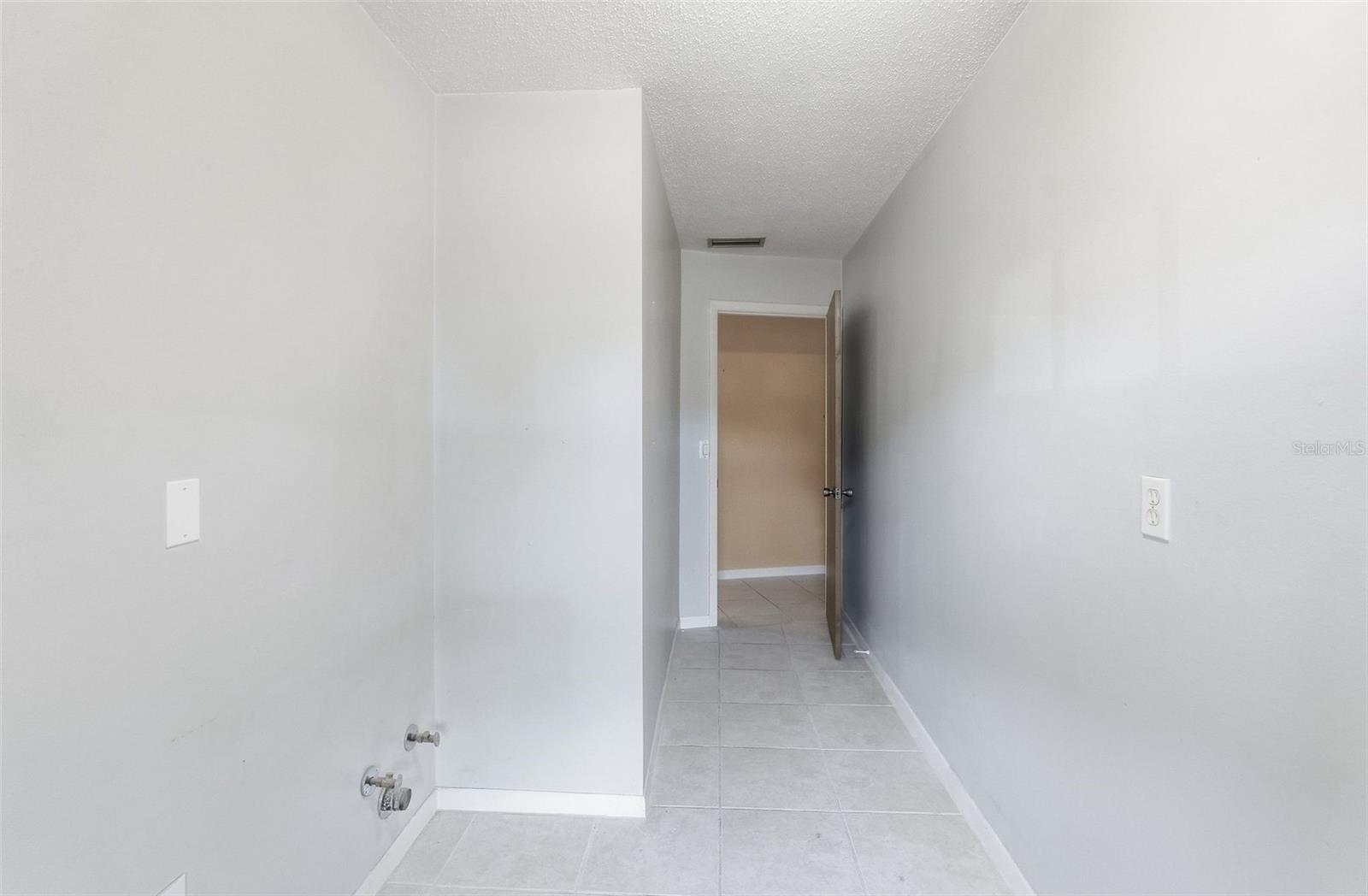1411 52 ST E — photo 14