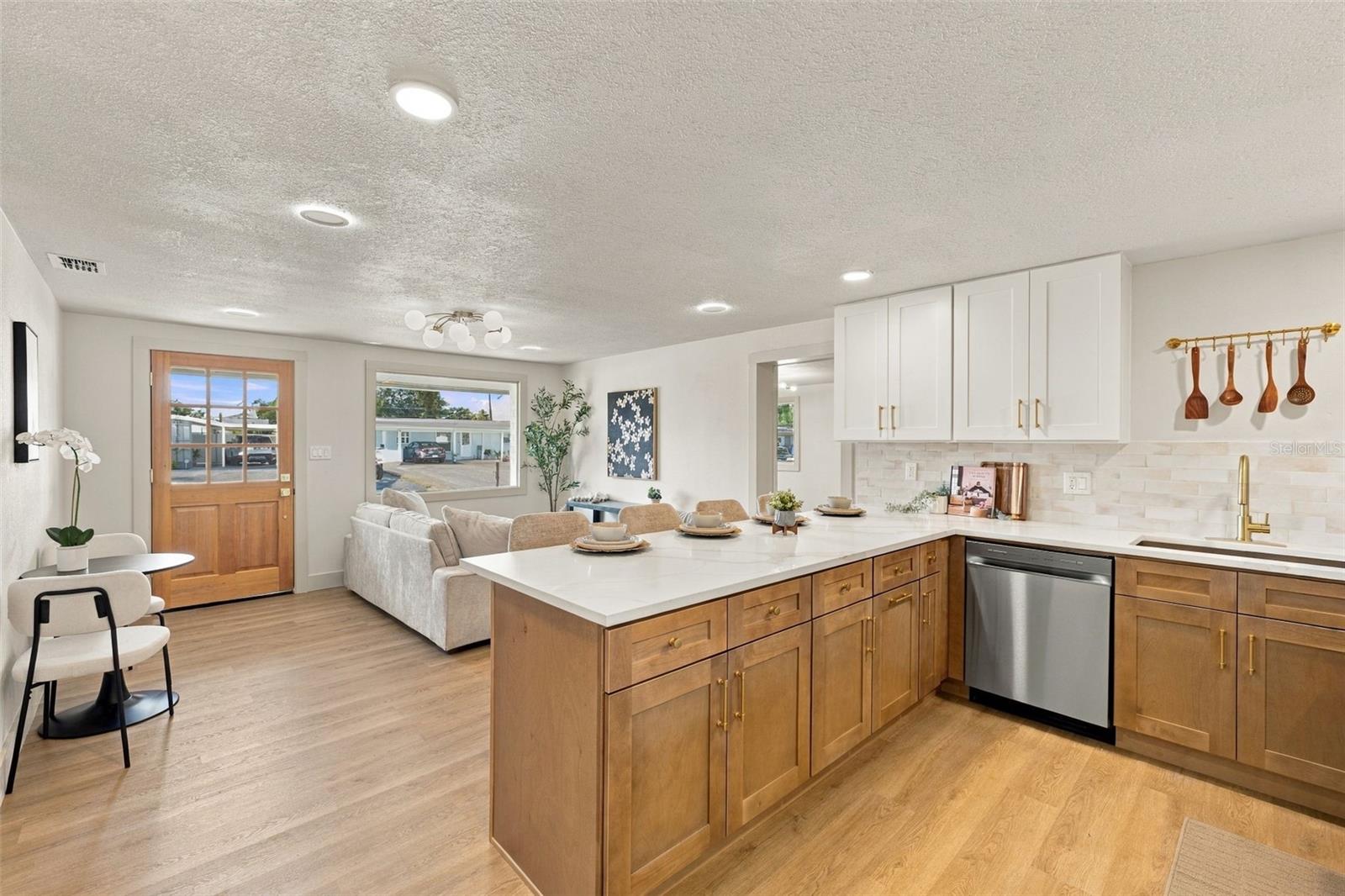 4531 W FERN ST — photo 8