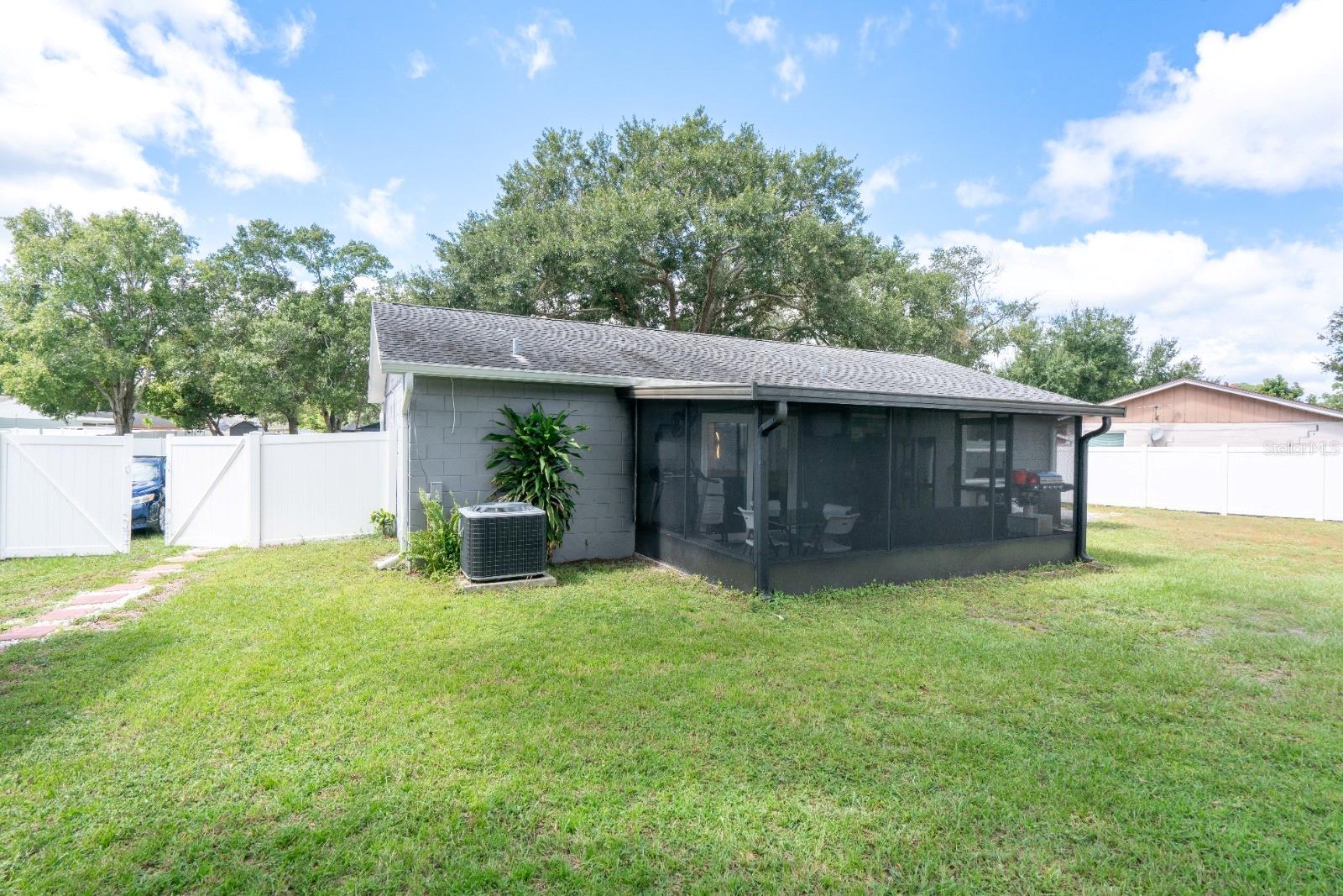 13915 BRIDGEPORT DR — photo 3