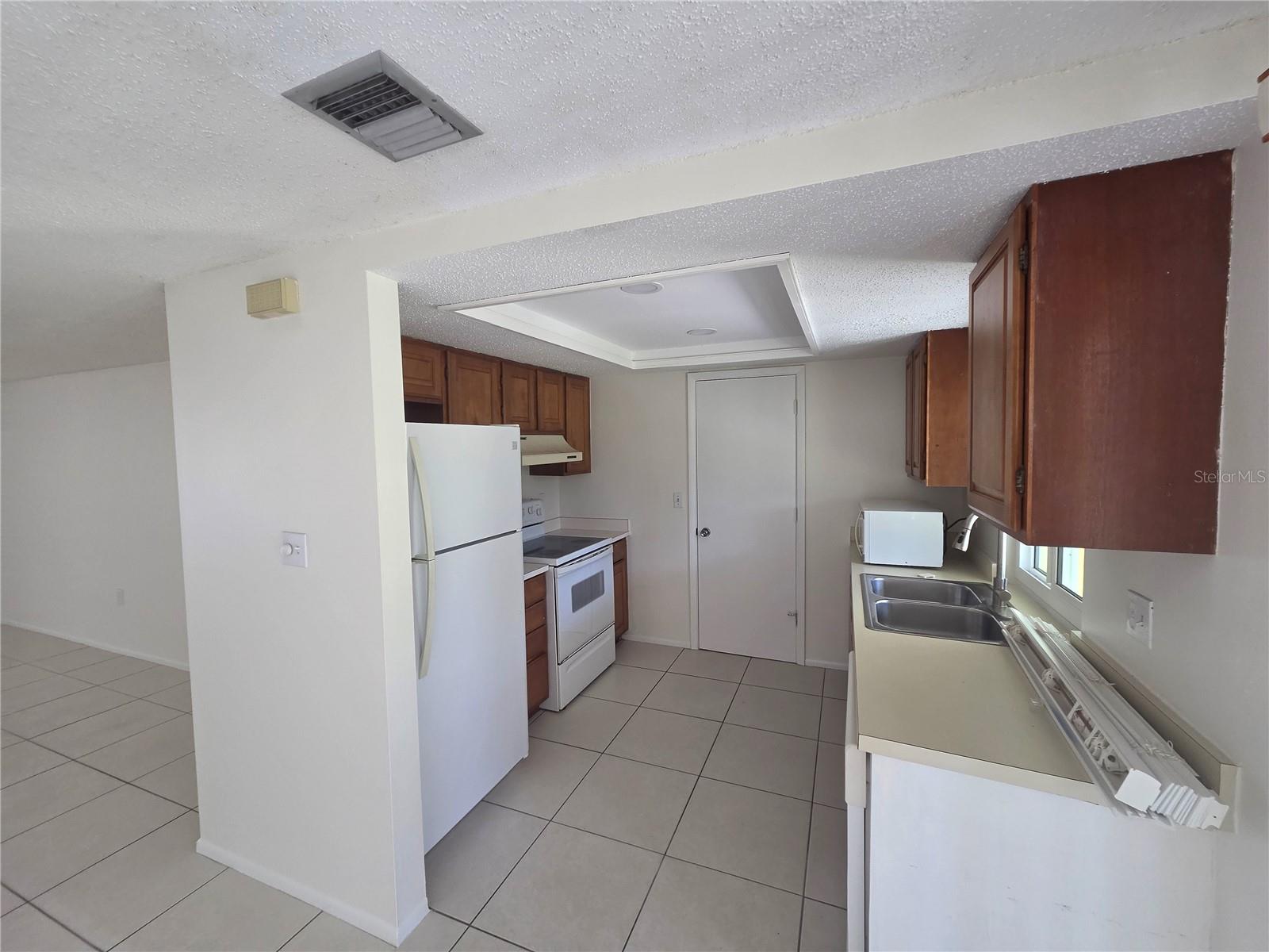 653 HARVEY ST — photo 3