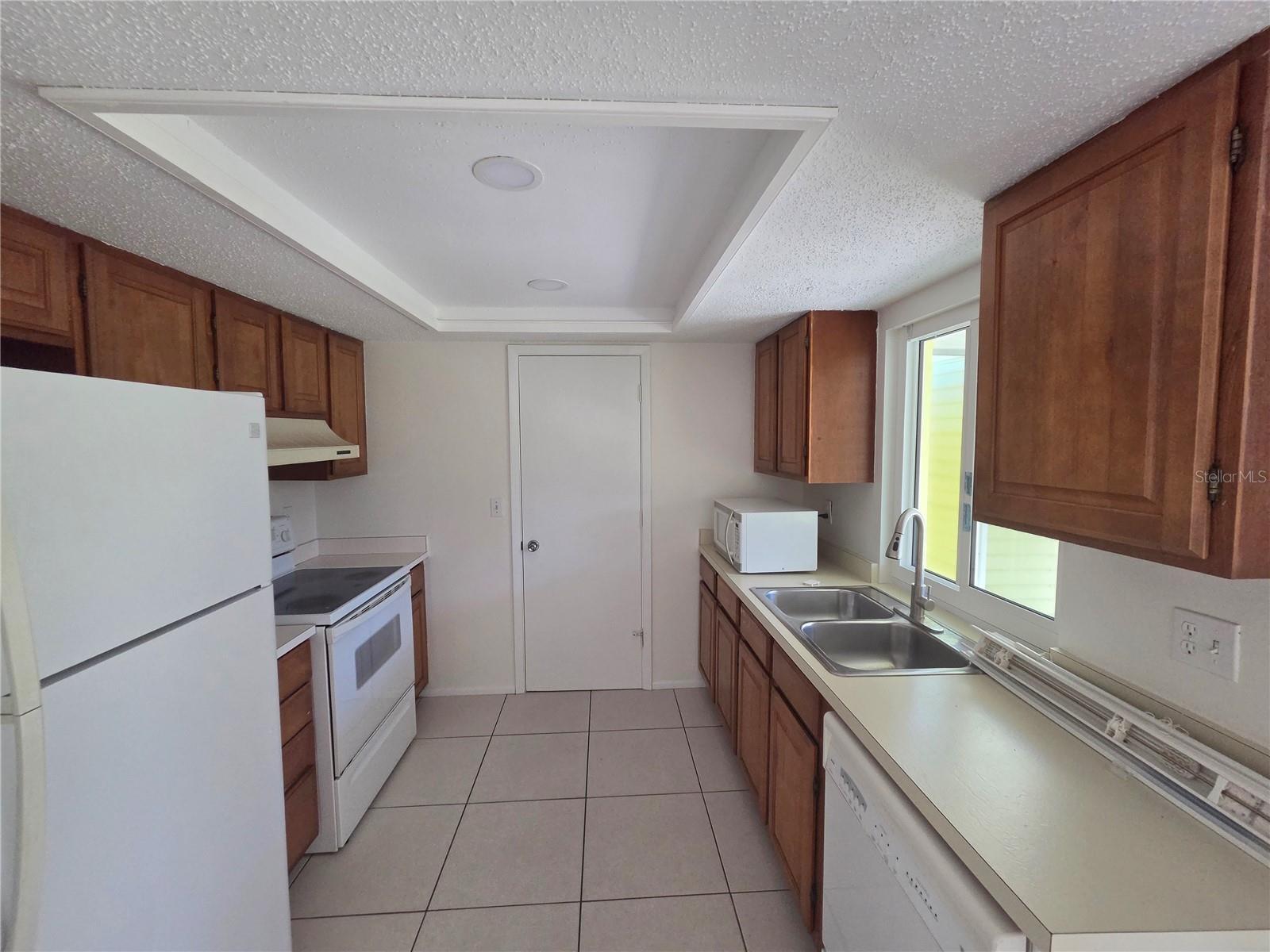 653 HARVEY ST — photo 4