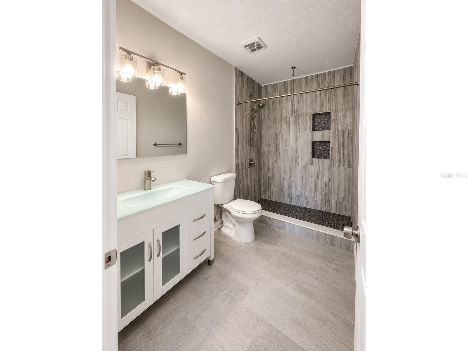 5124 SPRINGWOOD DR — photo 8