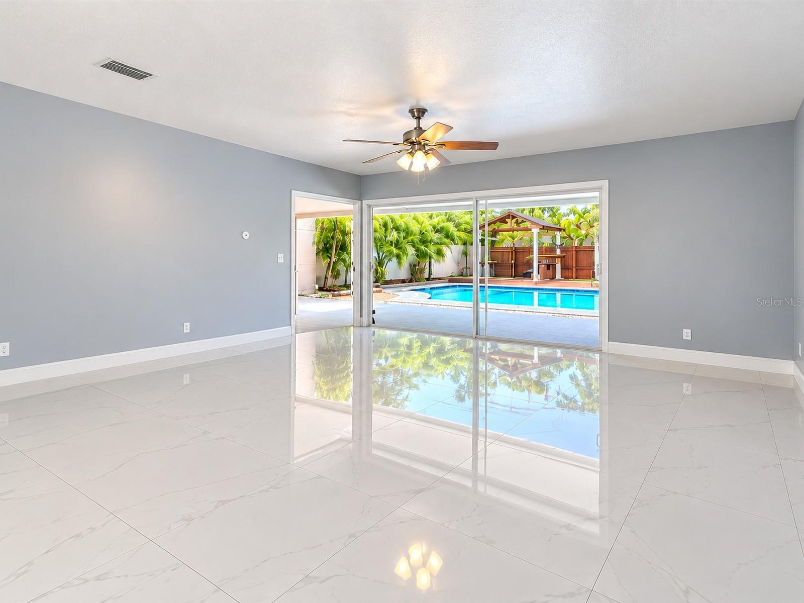 5124 SPRINGWOOD DR — photo 4