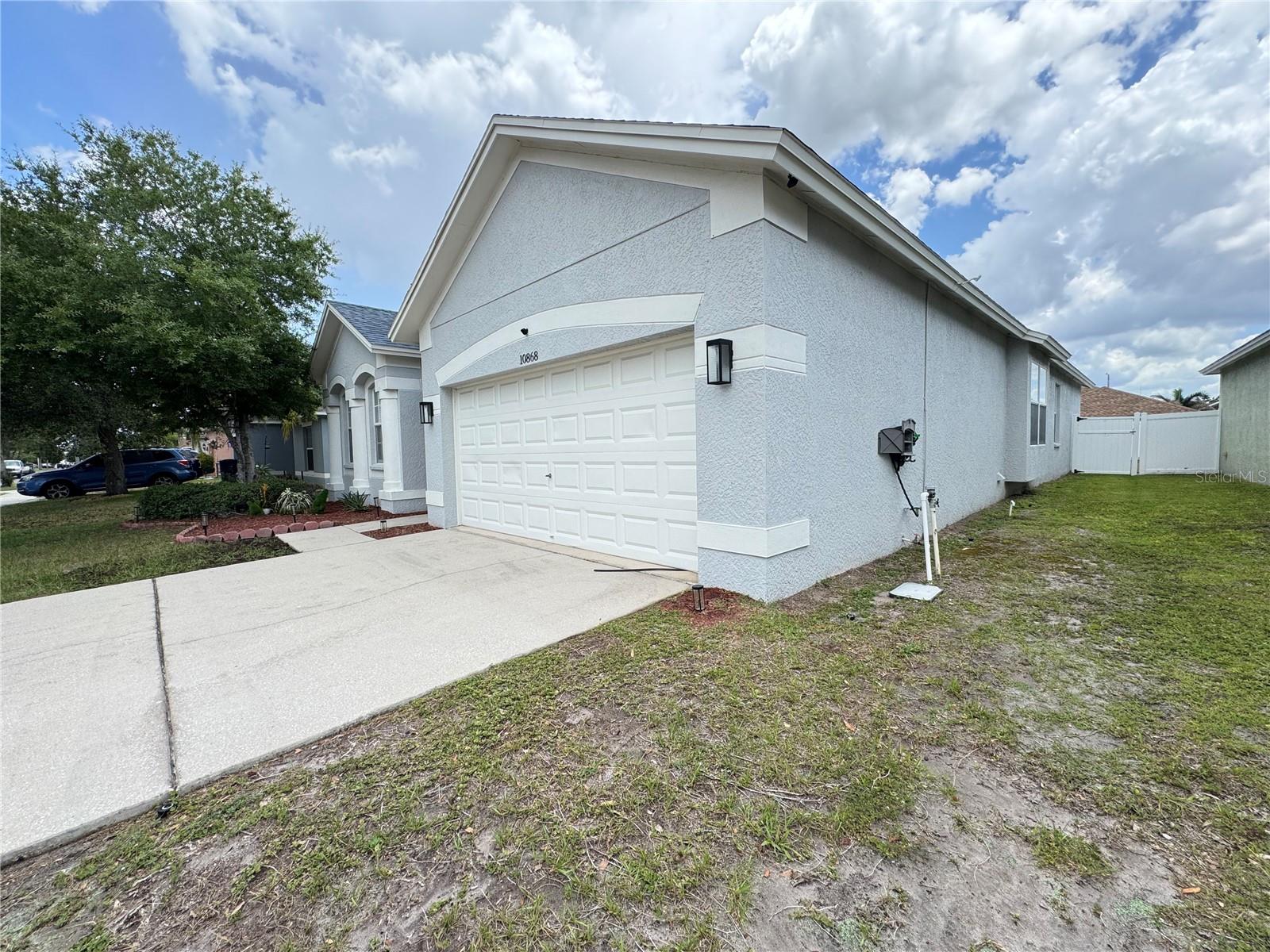 10868 STANDING STONE DR — photo 2