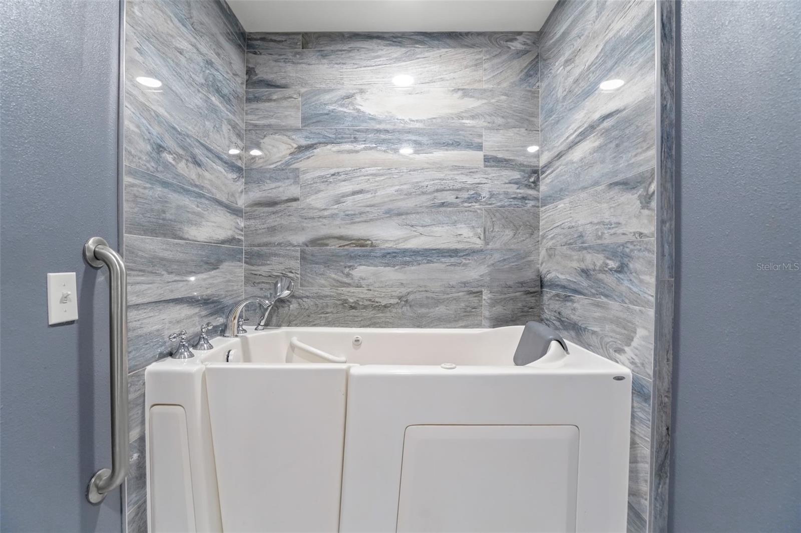 2893 ROLLINGWOOD CT — photo 32