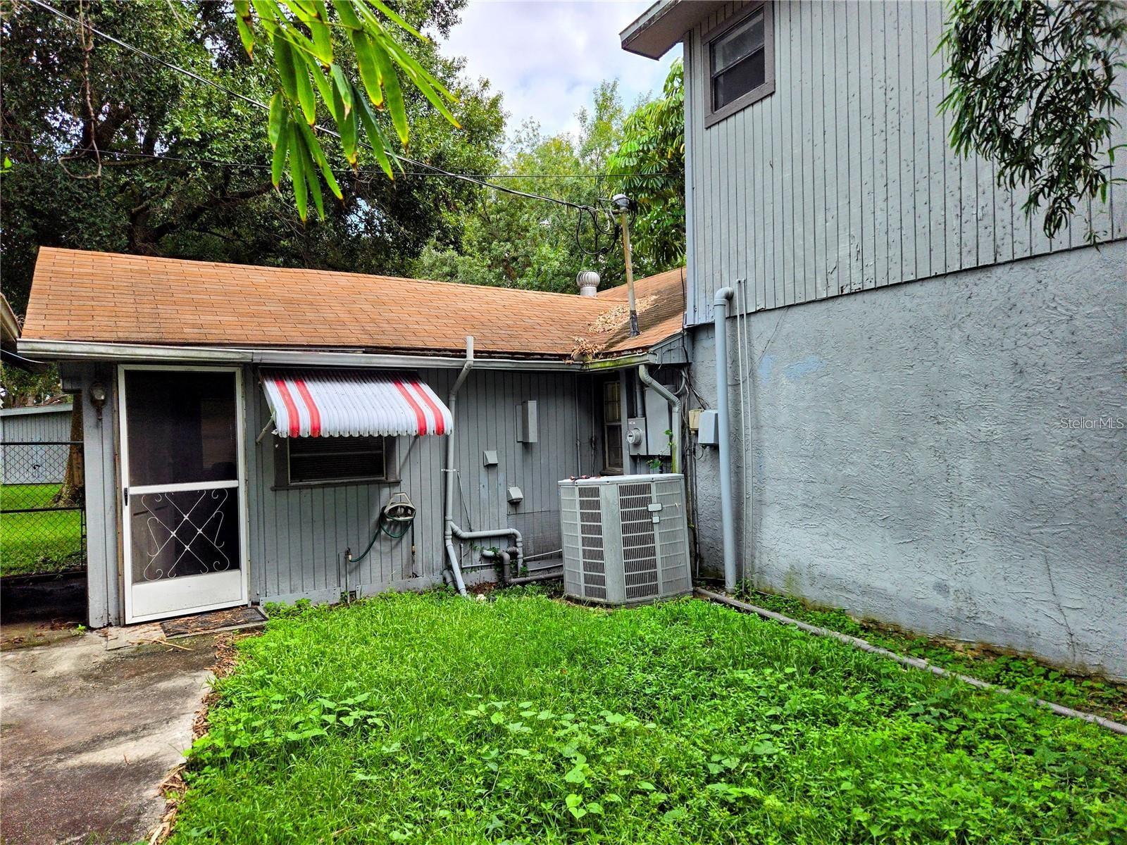 8815 S HICKORY LN — photo 3