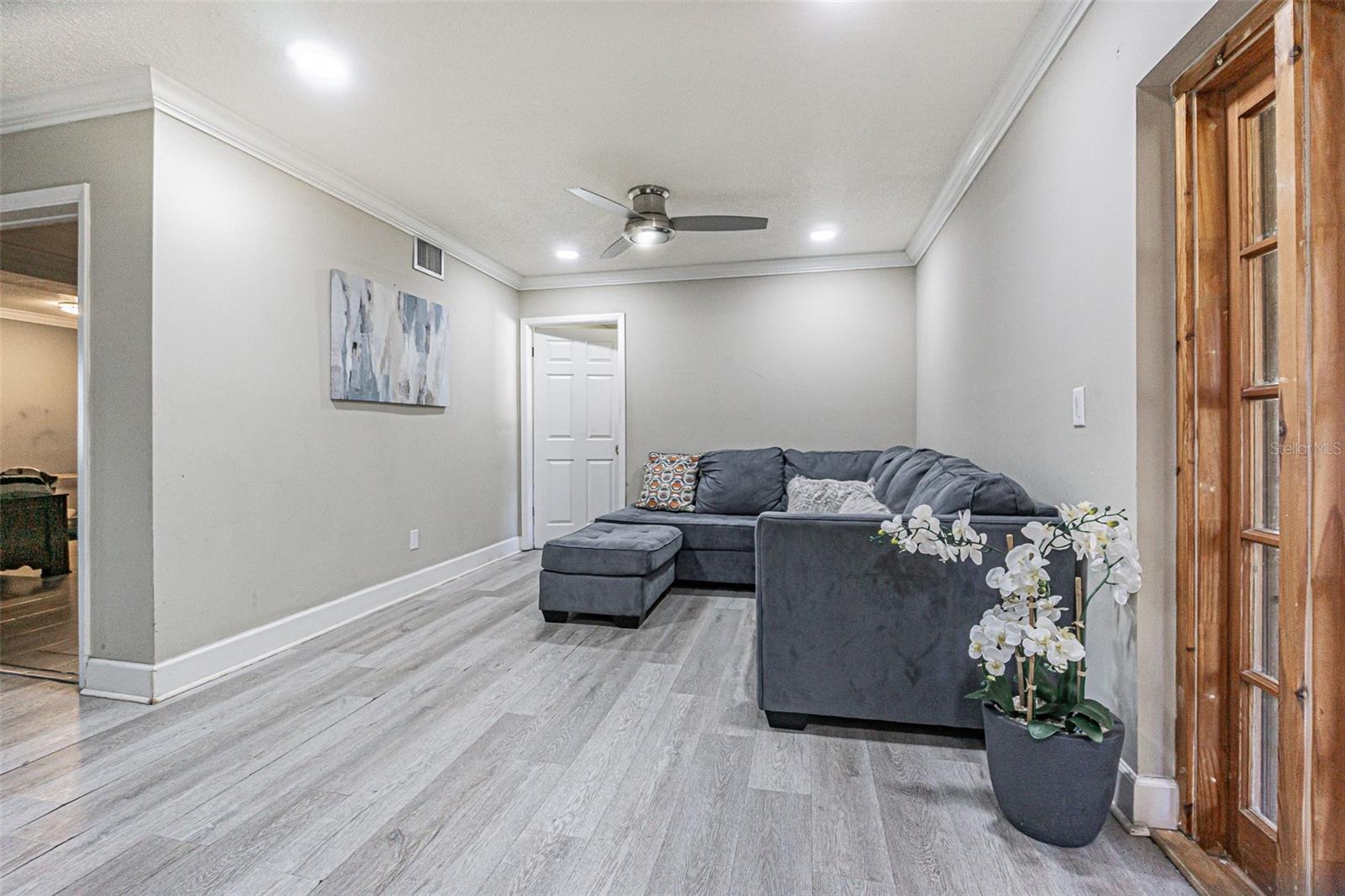 6811 MITCHELL CIR — photo 5