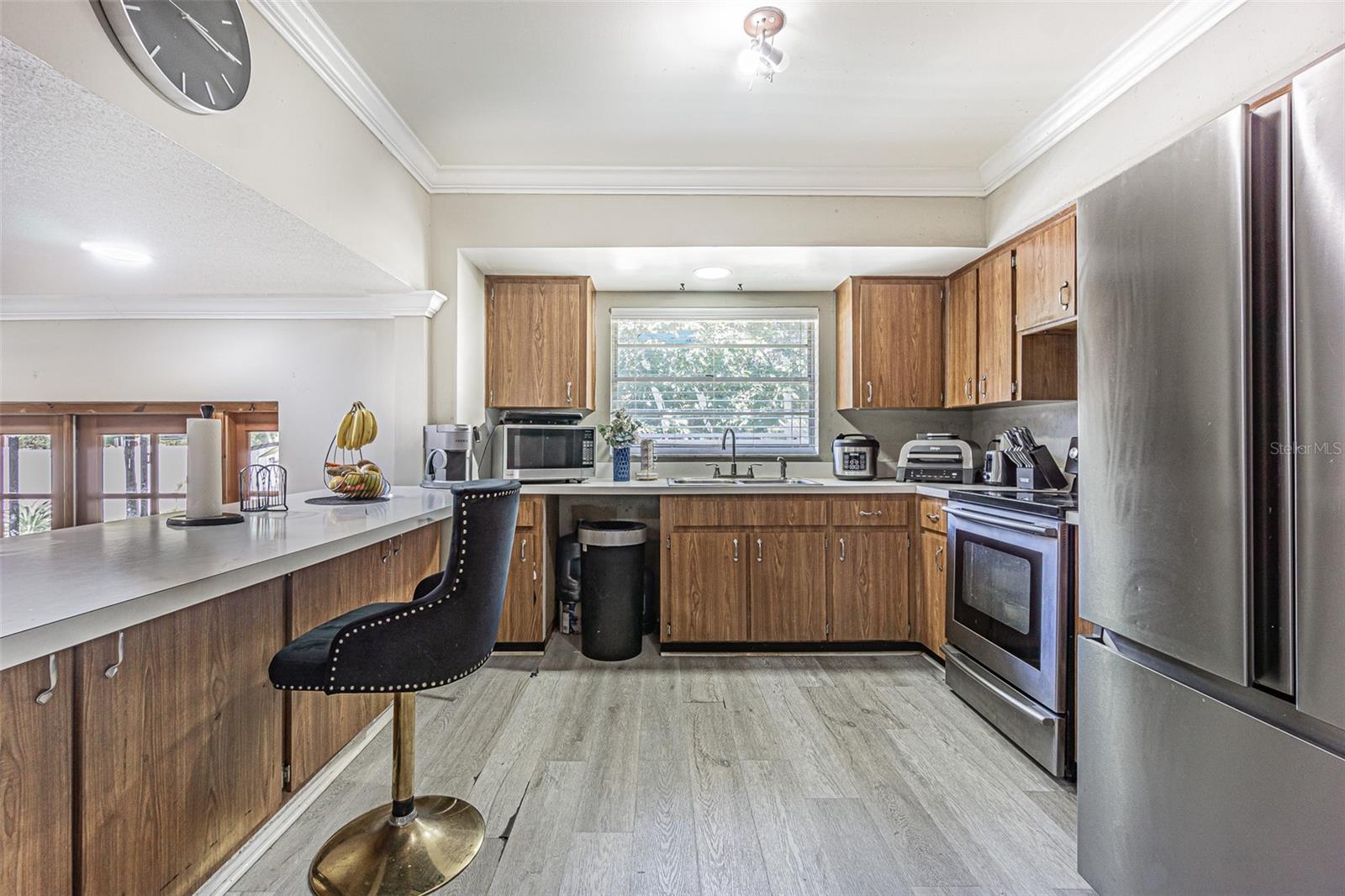 6811 MITCHELL CIR — photo 9