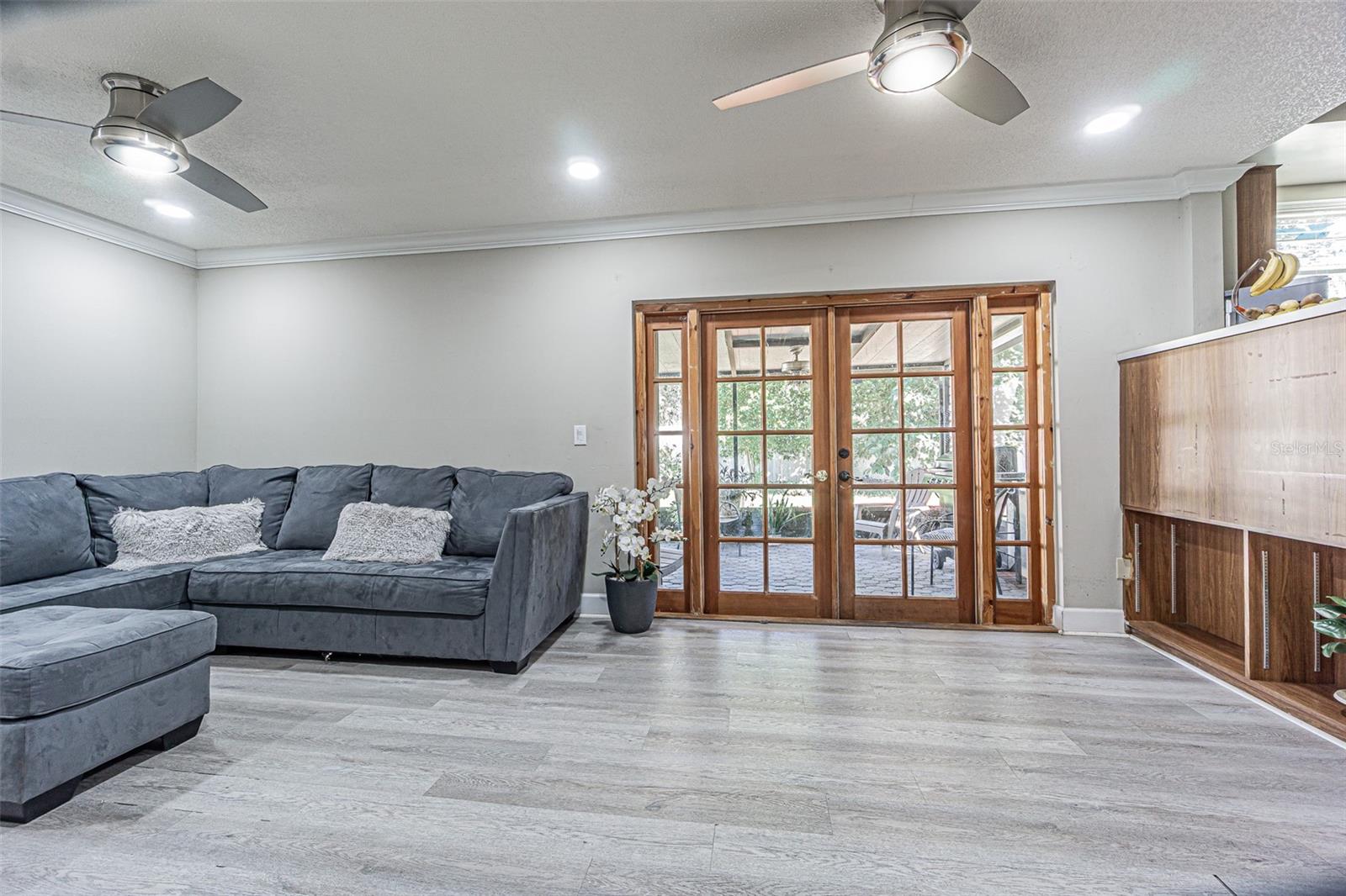 6811 MITCHELL CIR — photo 6