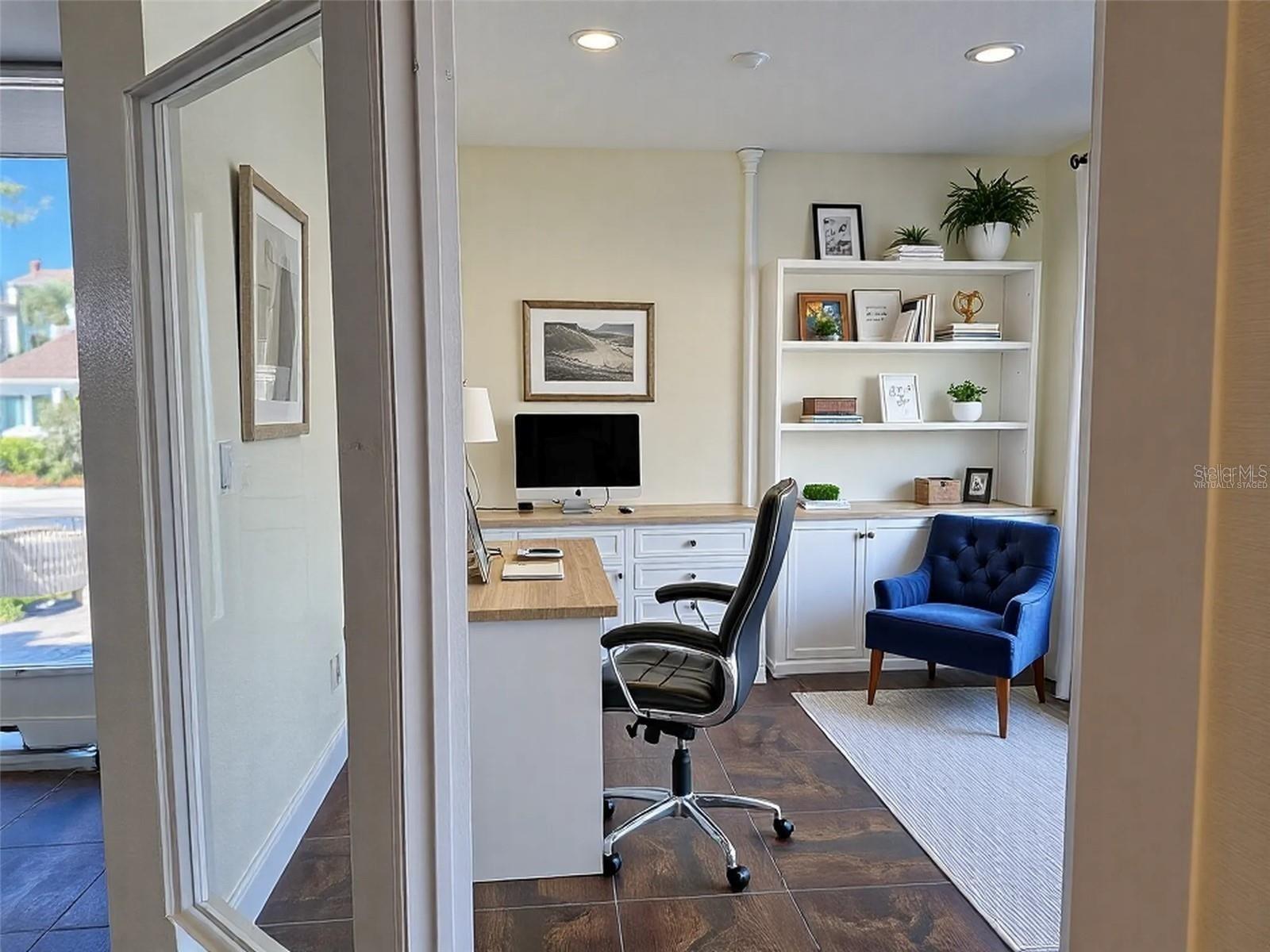 906 LAURA ST — photo 10