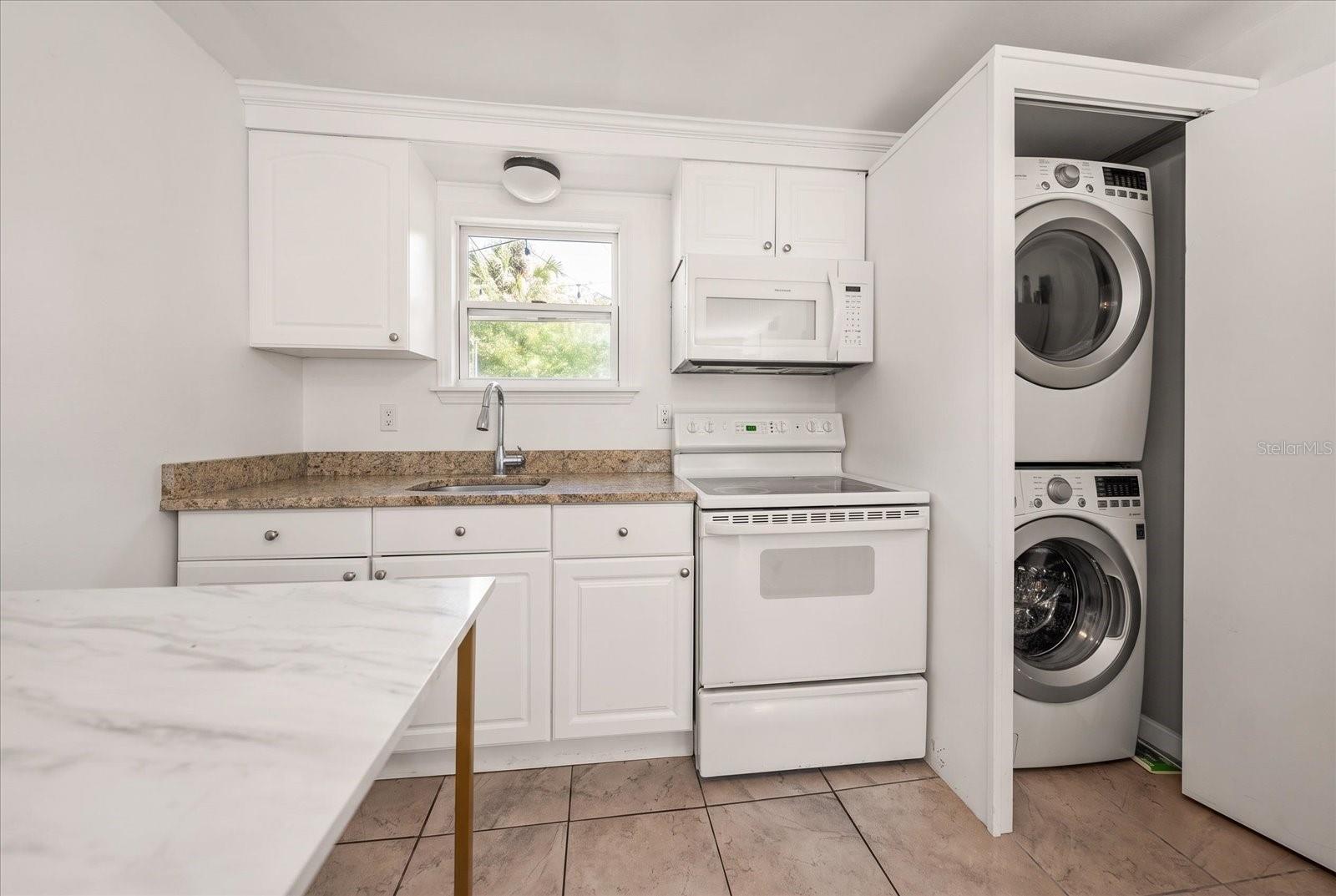 940 LOCUST ST NE — photo 22