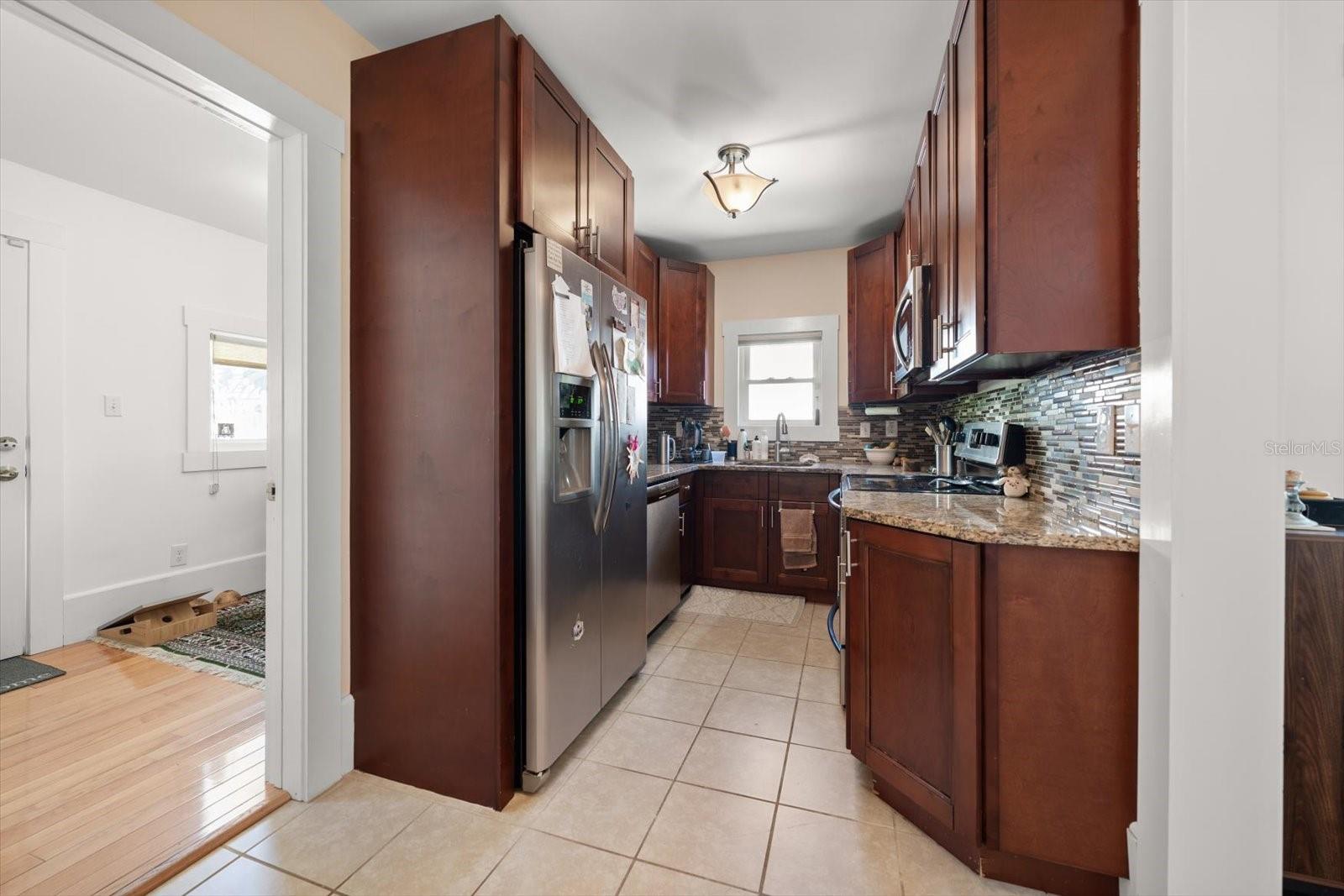 940 LOCUST ST NE — photo 9