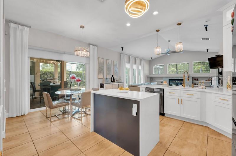 1001 SPLIT SILK ST — photo 12