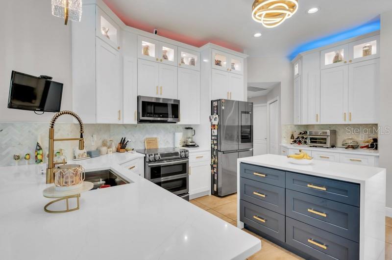 1001 SPLIT SILK ST — photo 14