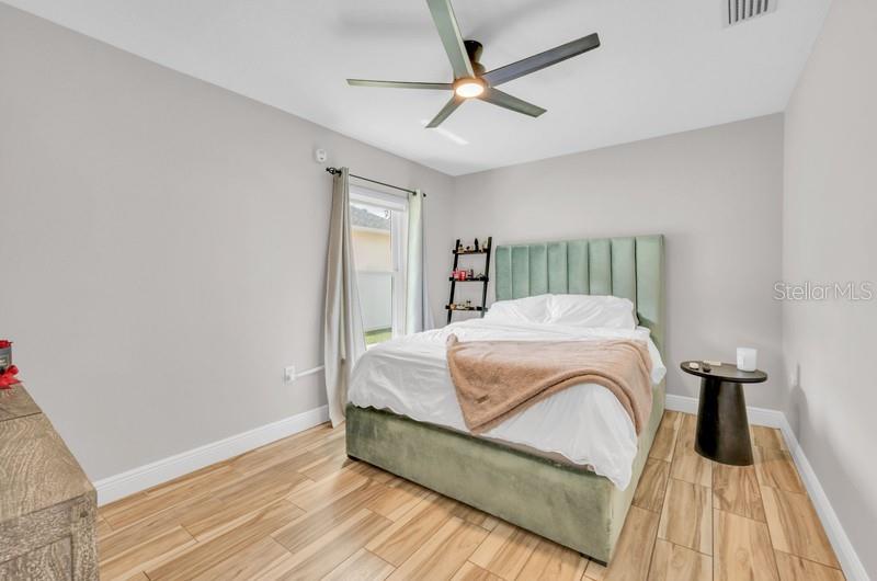 1001 SPLIT SILK ST — photo 27