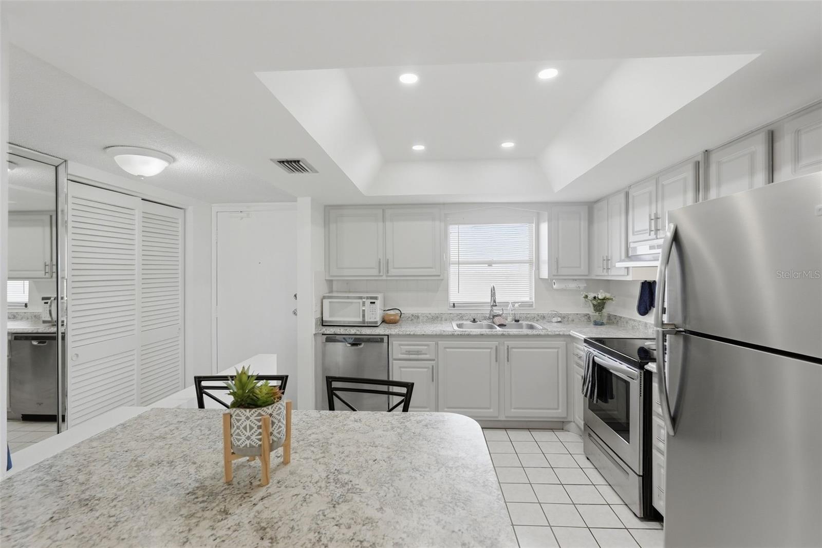 4550 COVE CIR #808 — photo 6