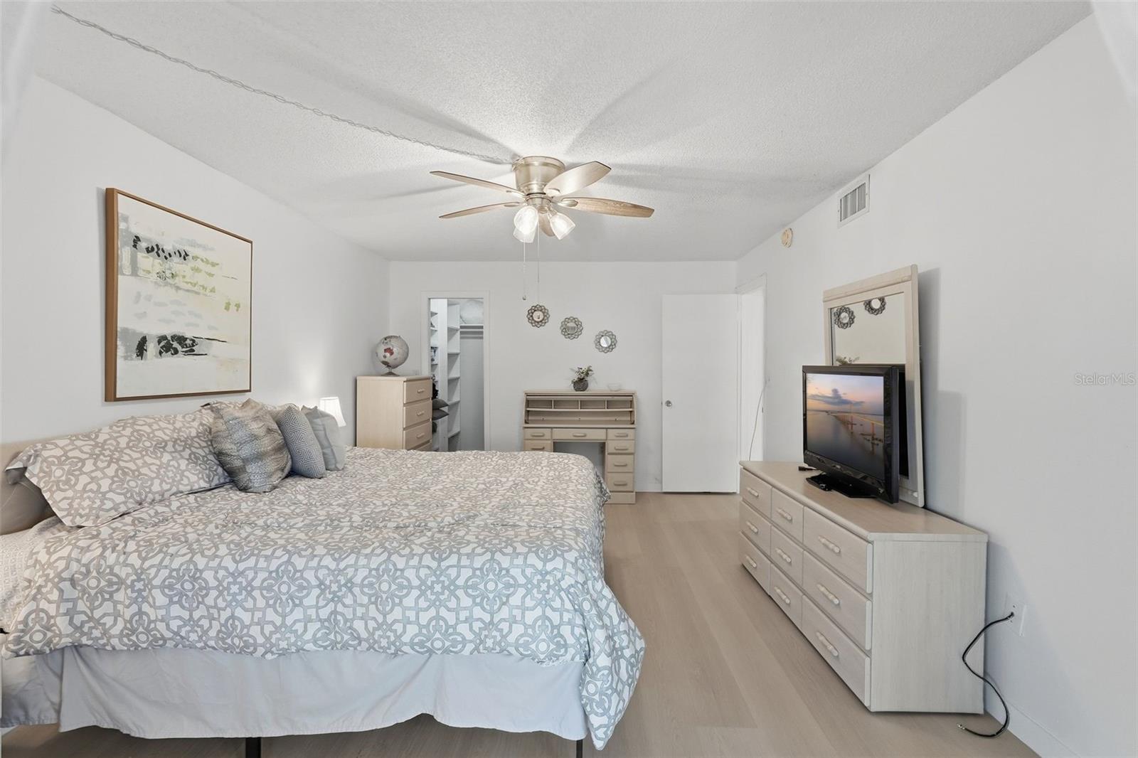 4550 COVE CIR #808 — photo 16