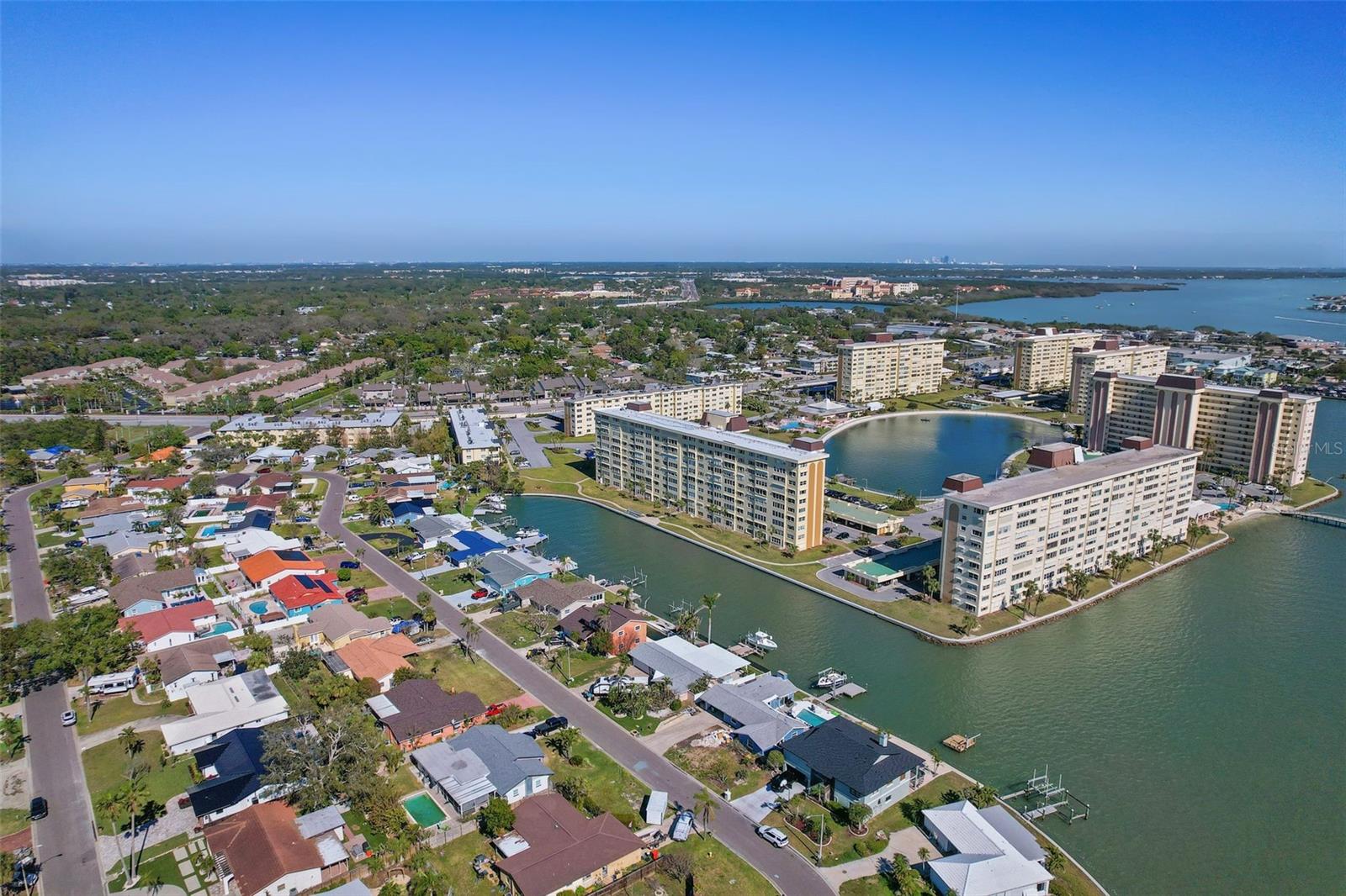 4550 COVE CIR #808 — photo 33