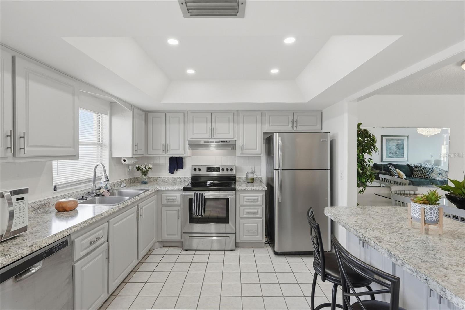 4550 COVE CIR #808 — photo 4