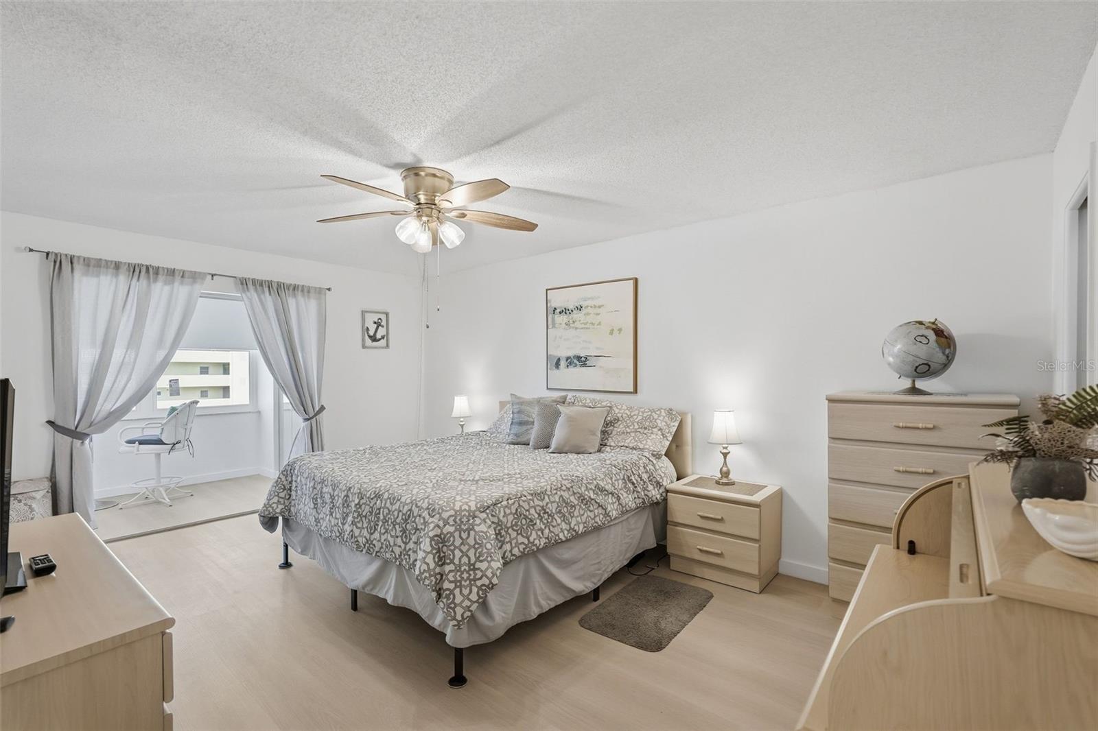 4550 COVE CIR #808 — photo 15