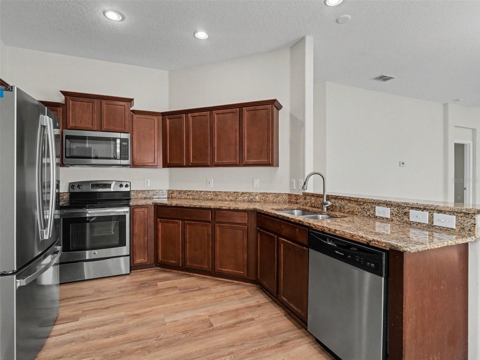 10614 SUMMER AZURE DR — photo 9