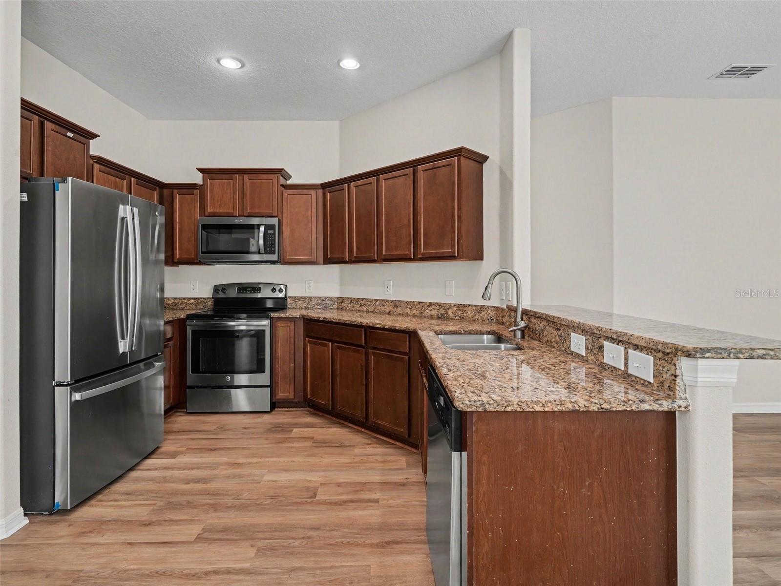 10614 SUMMER AZURE DR — photo 10