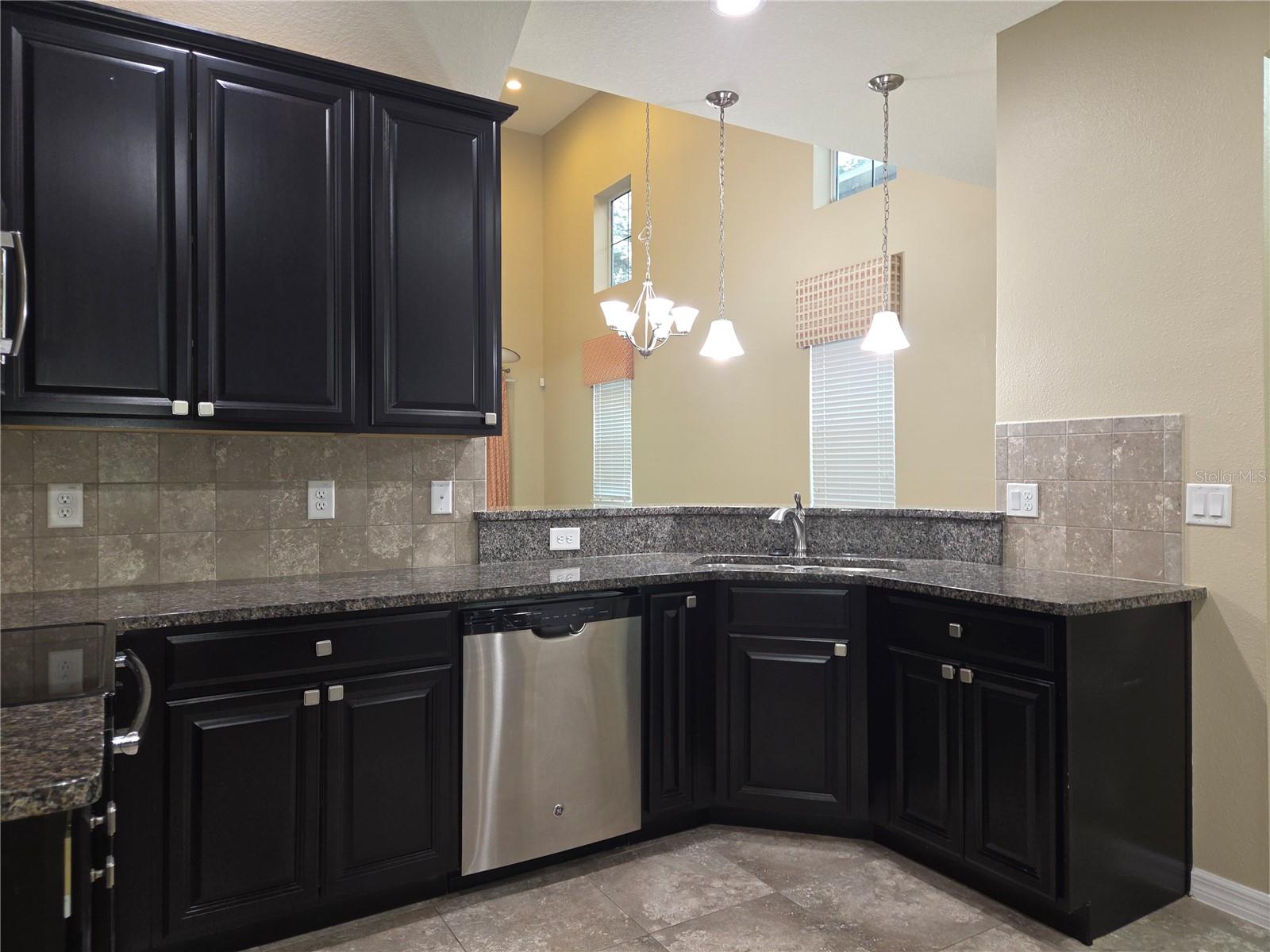2229 BROADWAY VIEW AVE — photo 10