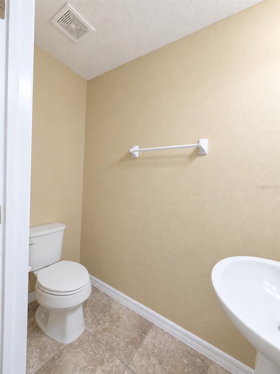 2229 BROADWAY VIEW AVE — photo 16