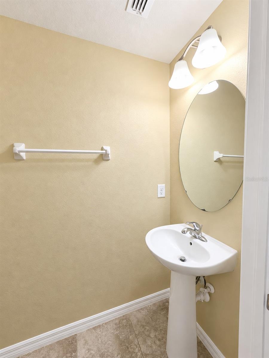2229 BROADWAY VIEW AVE — photo 15