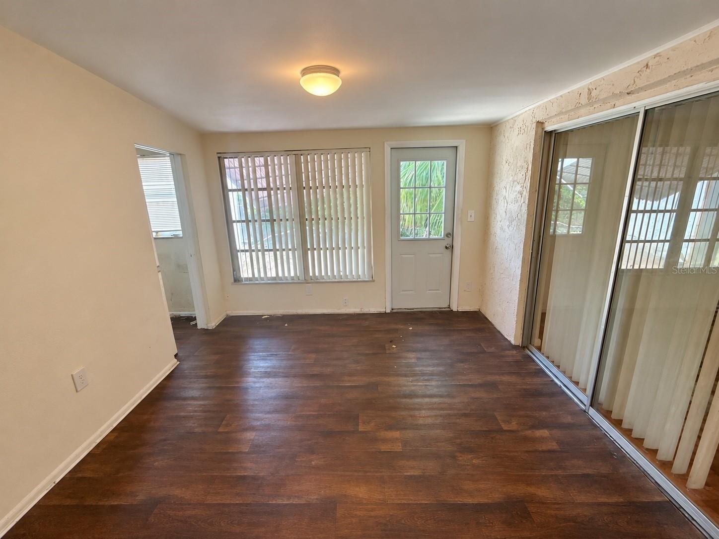 8952 STERLING LN — photo 24