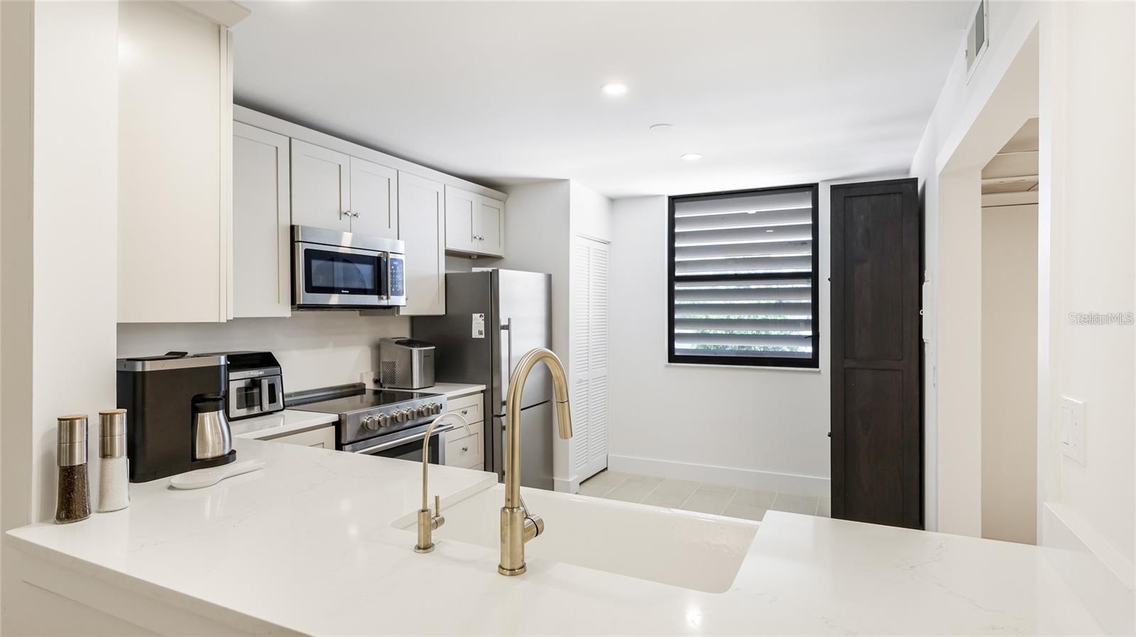 303 SPRINGDALE DR #303 — photo 5