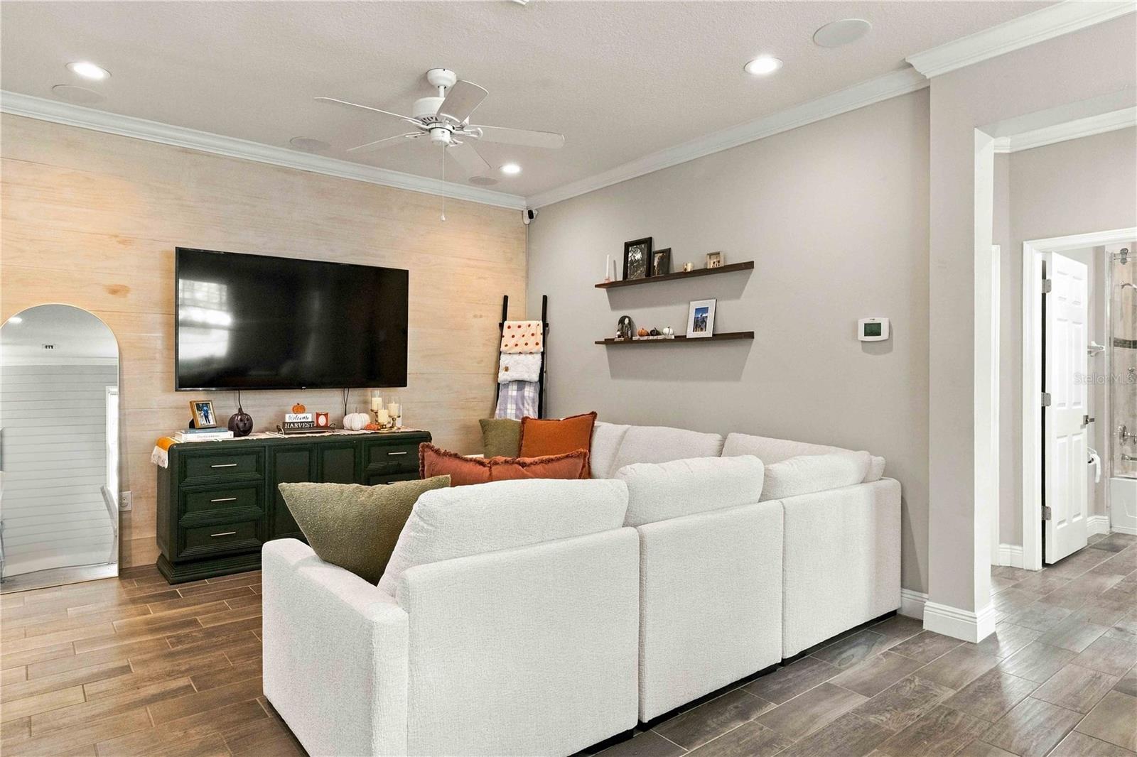 2117 LAKE WATERS PL — photo 6