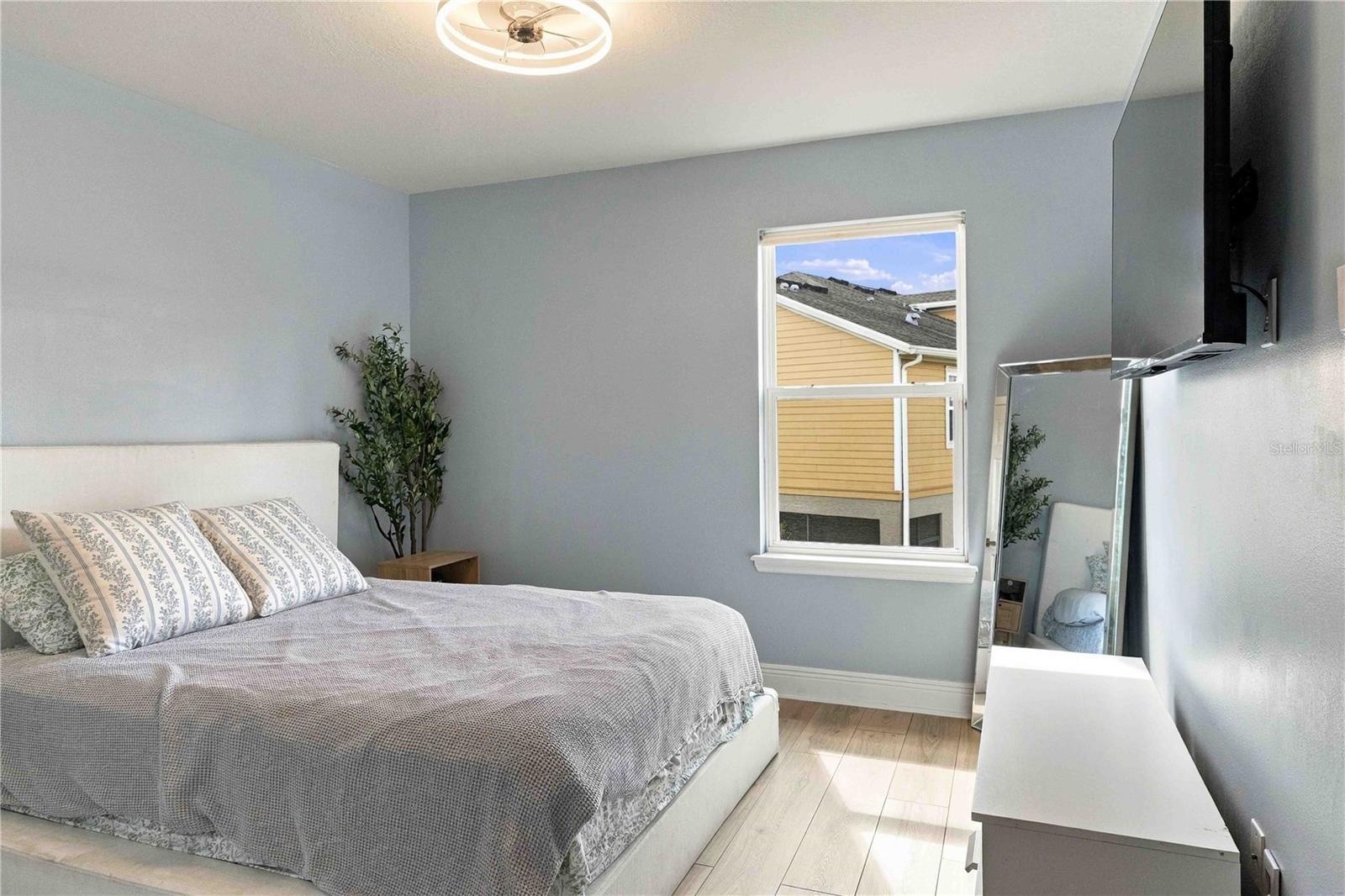 2117 LAKE WATERS PL — photo 21