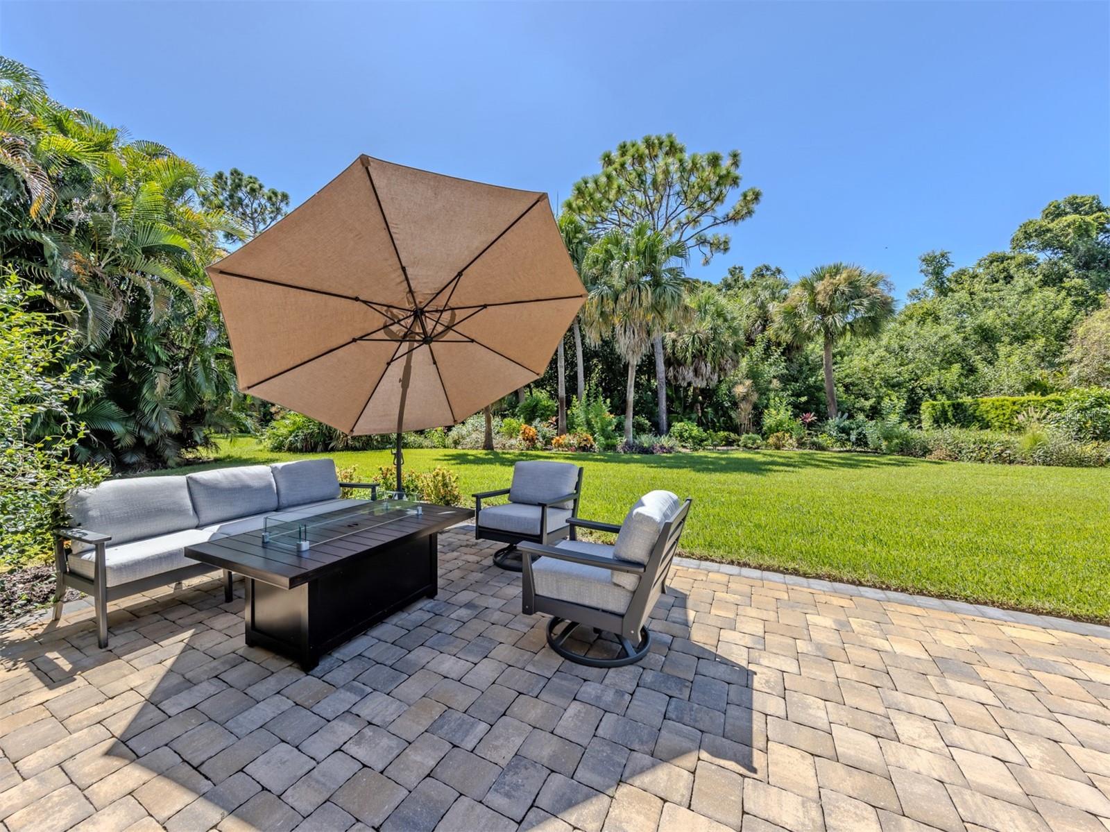 143 WAYFOREST DR — photo 8