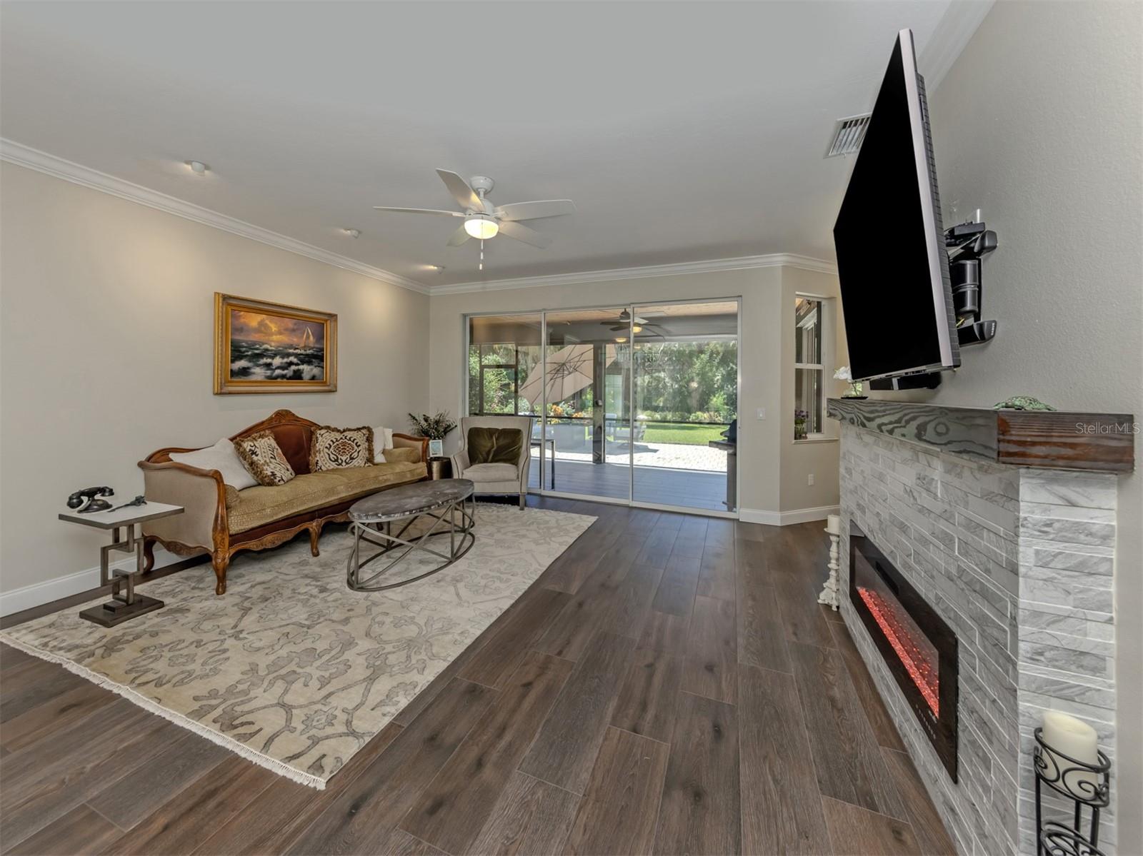 143 WAYFOREST DR — photo 12
